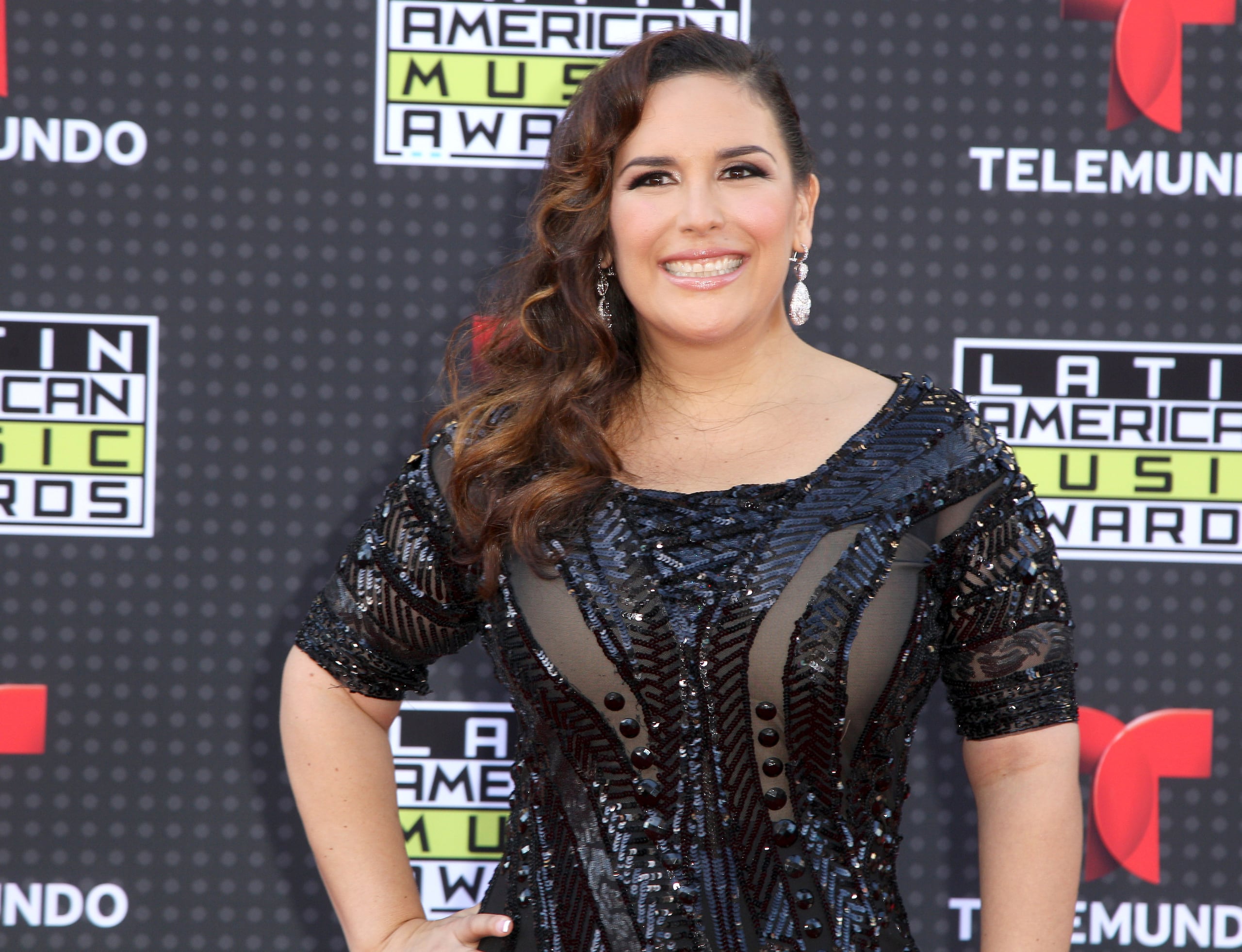 La actriz mexicana Angélica Vale en su llegada a la ceremonia de los Latin American Music Awards el 8 de octubre de 2015 en Los Ángeles.