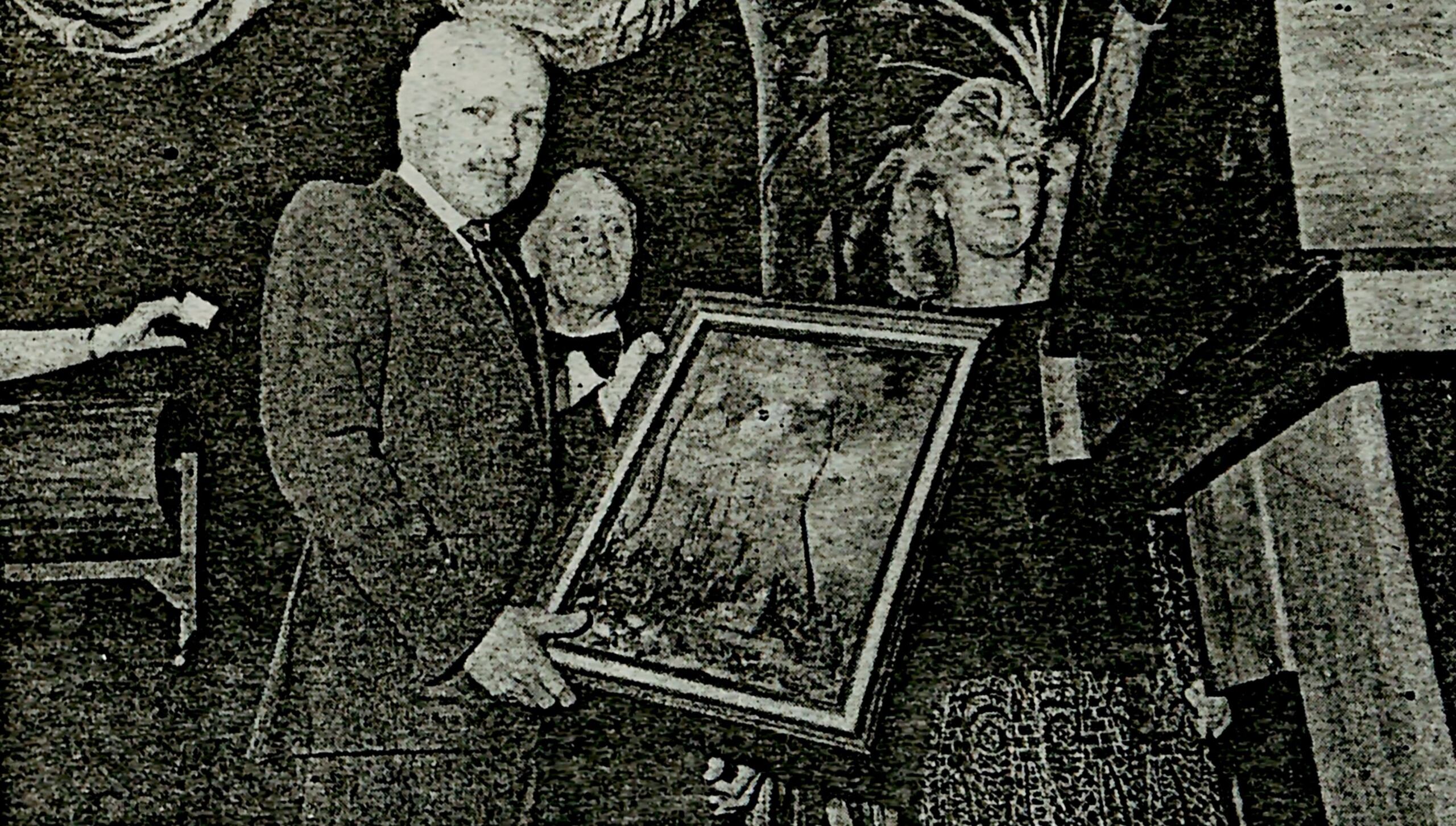 En el evento de 1983, Miguel Ángel Nieves recibe de parte de don Luis y Judi Gordon, una obra ganada mediante sorteo.