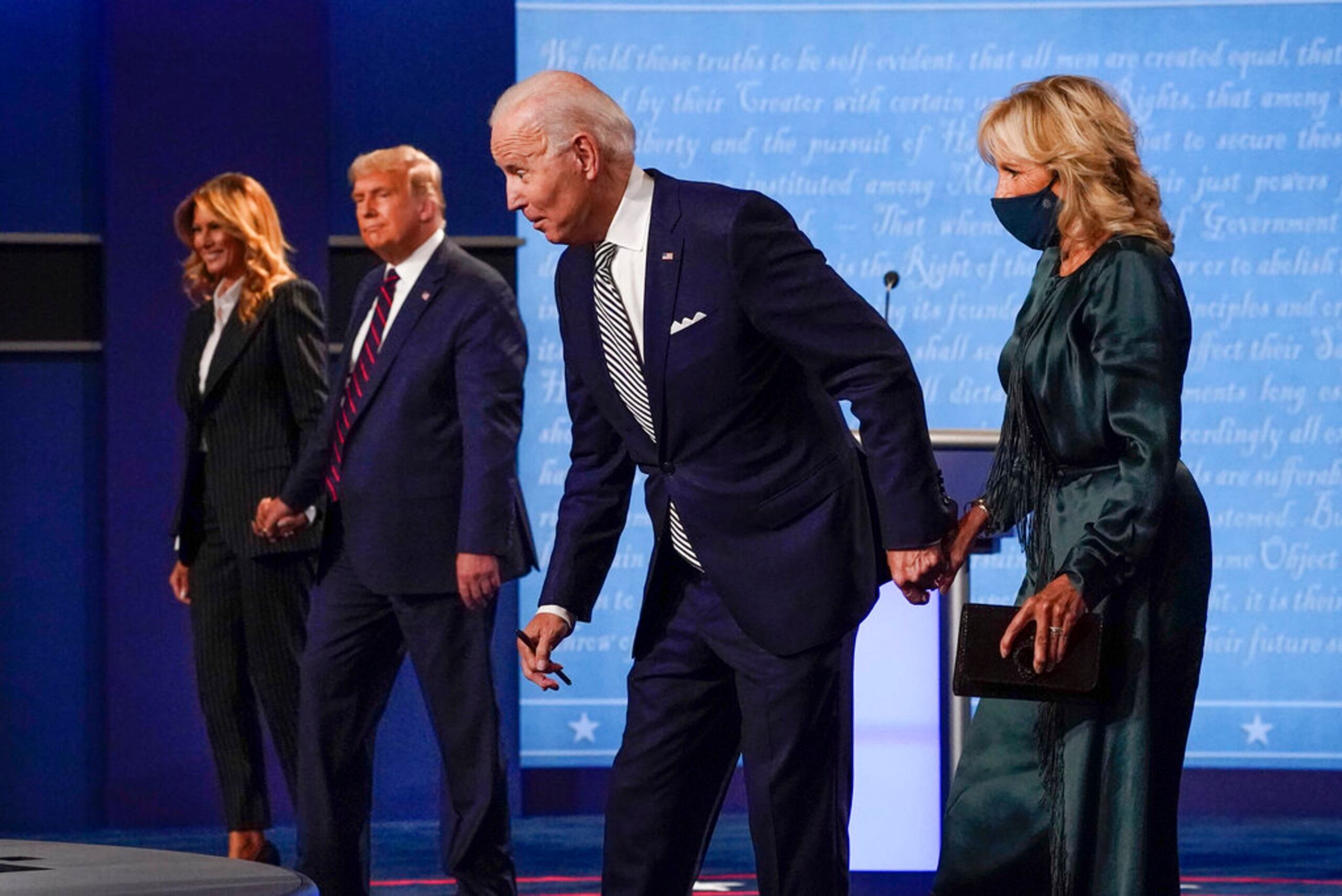 Melania Trump, Donald Trump, Joe Biden y Jill Biden en un debate presidencial el 29 de septiembre de 2020.