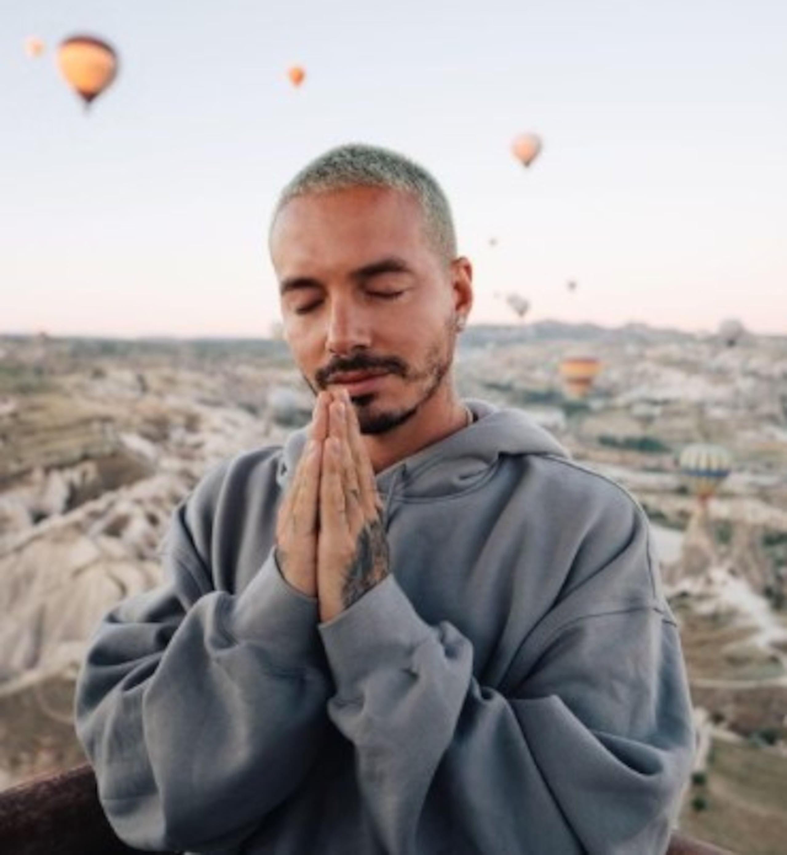 El colombiano también pospuso una gira por Estados Unidos.