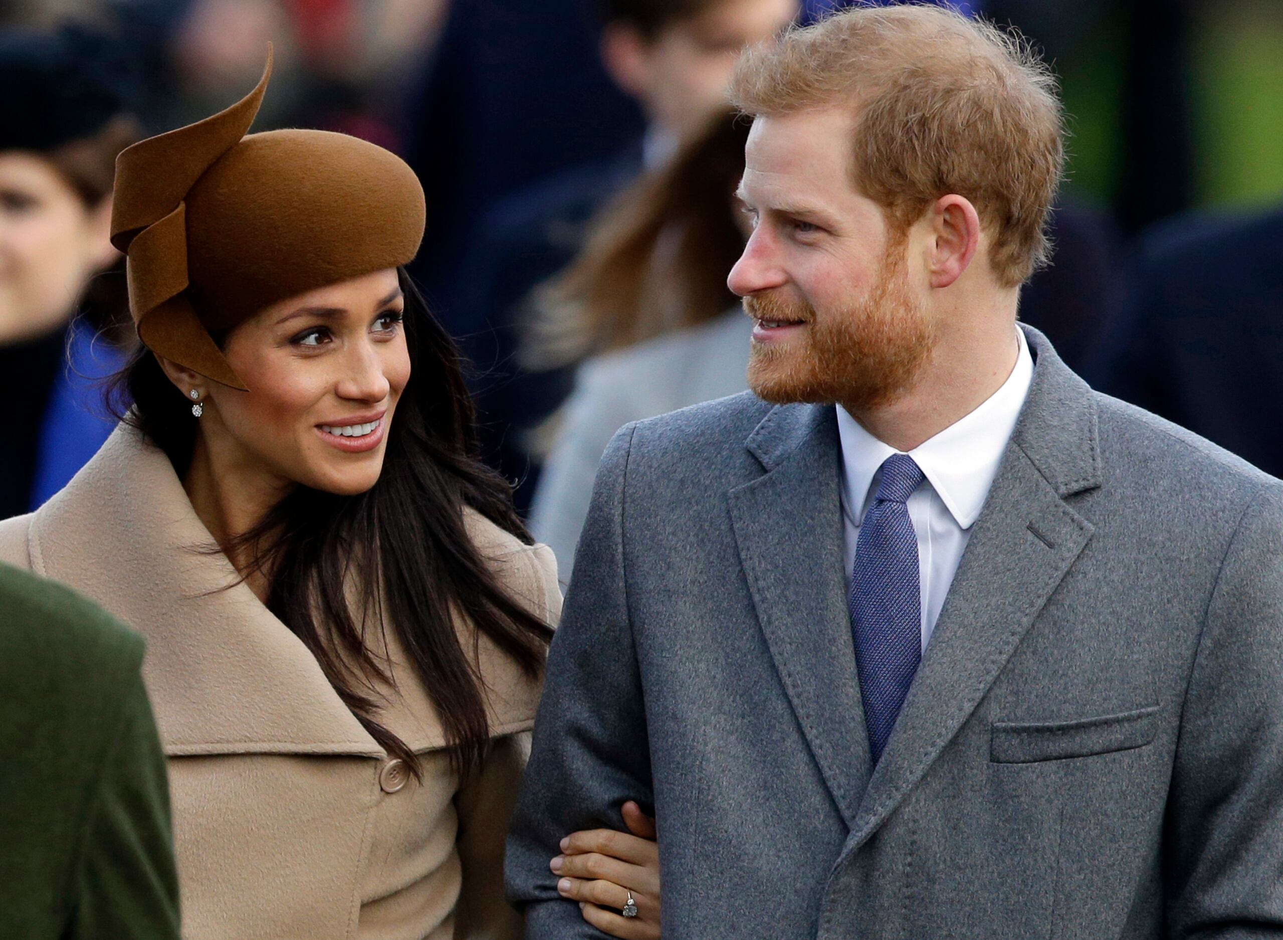 El príncipe Enrique de Inglaterra y su esposa, Meghan Markle (AP Foto/Alastair Grant, Archivo)
