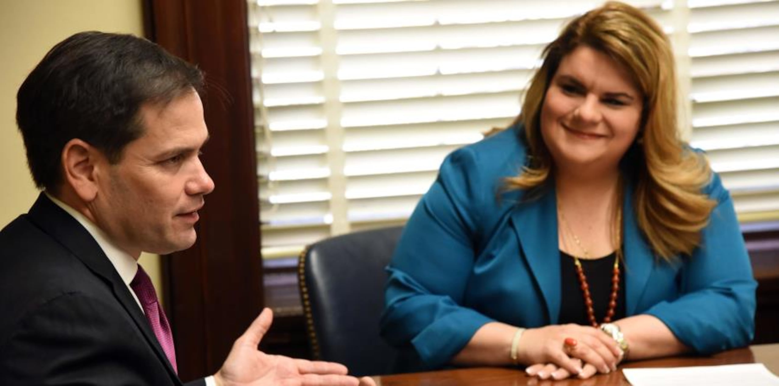 El senador republicano de la Florida Marco Rubio, junto a la comisionada Jenniffer González. (Suministrada)