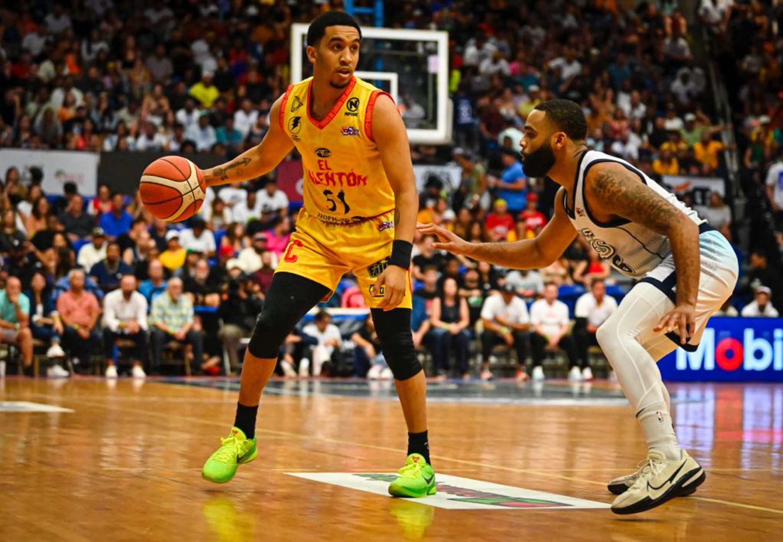 Carolina y Tremont Waters mantuvieron el "control emocional" luego de perder la ventaja en el tercer periodo del juego decisivo.