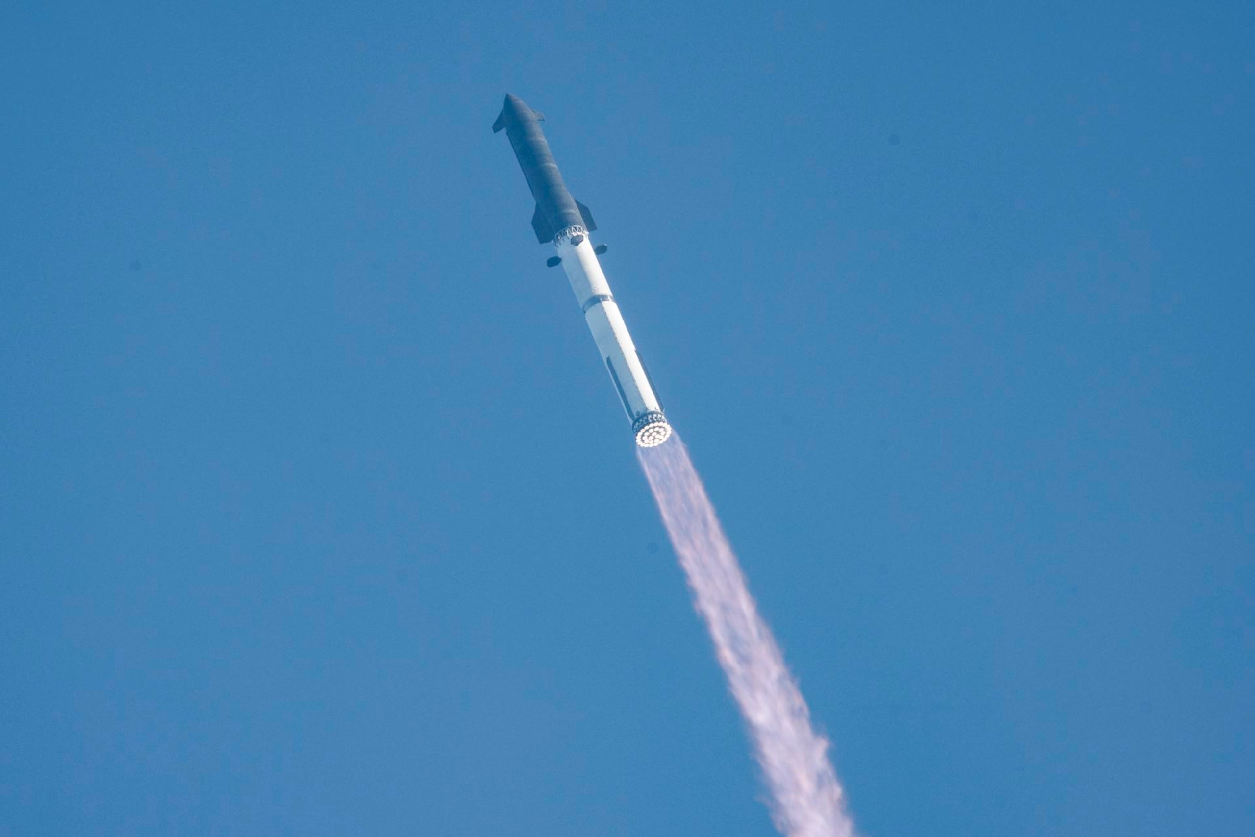 En 2025, SpaceX facturó 18,700 millones de dólares, pero perdió 4,900 millones, en gran parte por el fuerte aumento del gasto en IA, que alcanzó los 12,700 millones de dólares, más del doble que en 2024.
