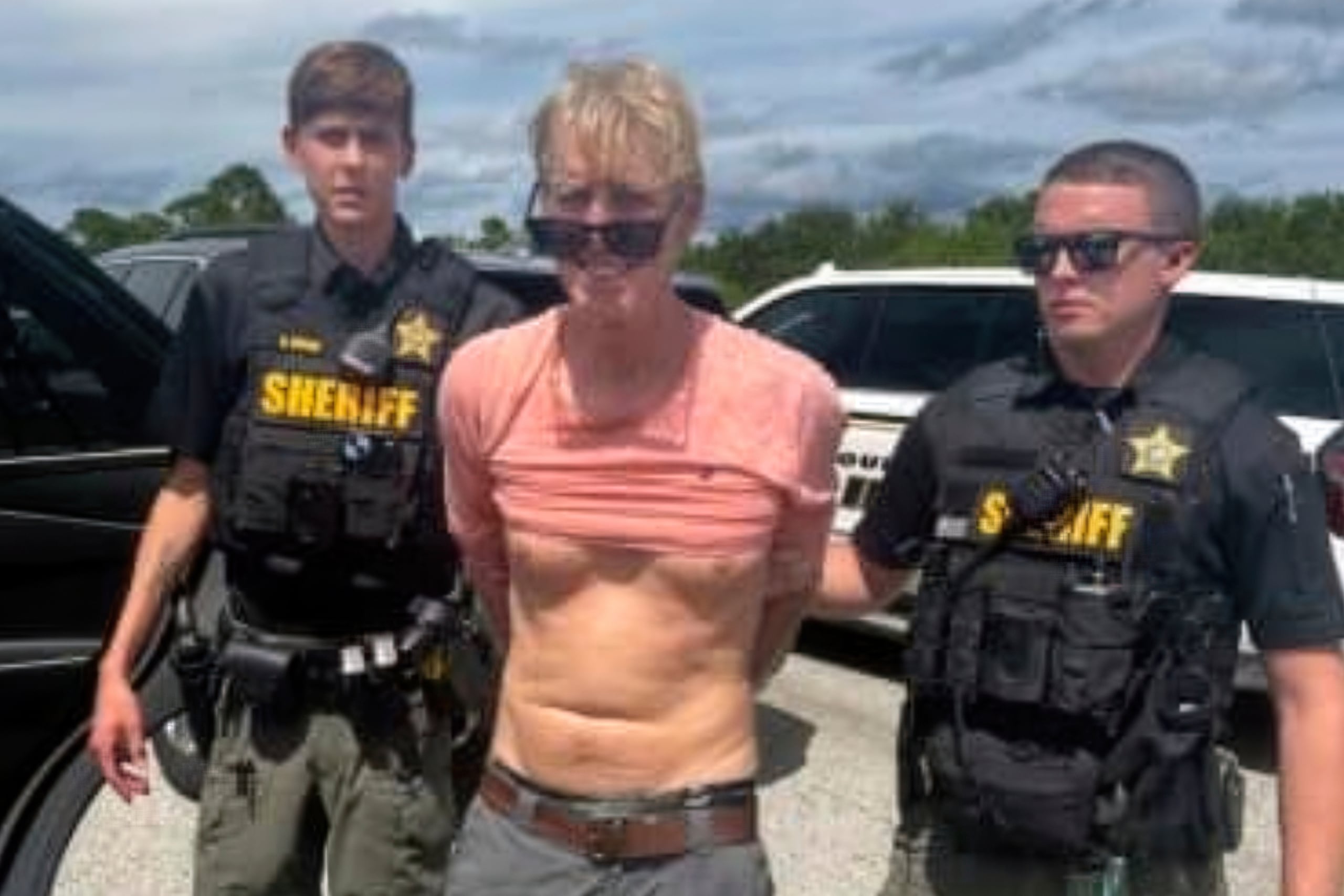 Routh se autoproclama como un líder mercenario y ha protagonizado numerosos incidentes en los que ha sido arrestado.