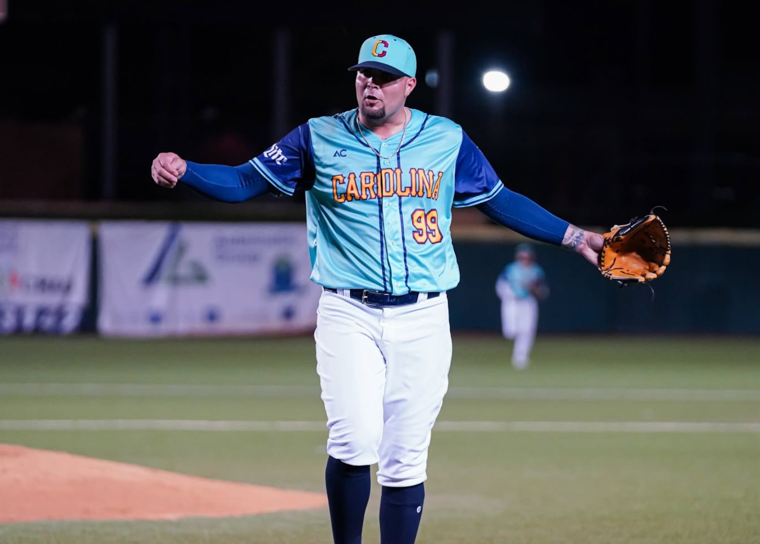 El estelar derecho Héctor Quiñones cubrió la ruta completa con ocho ponches y seis hits permitidos para adjudicarse la victoria por los Gigantes.
