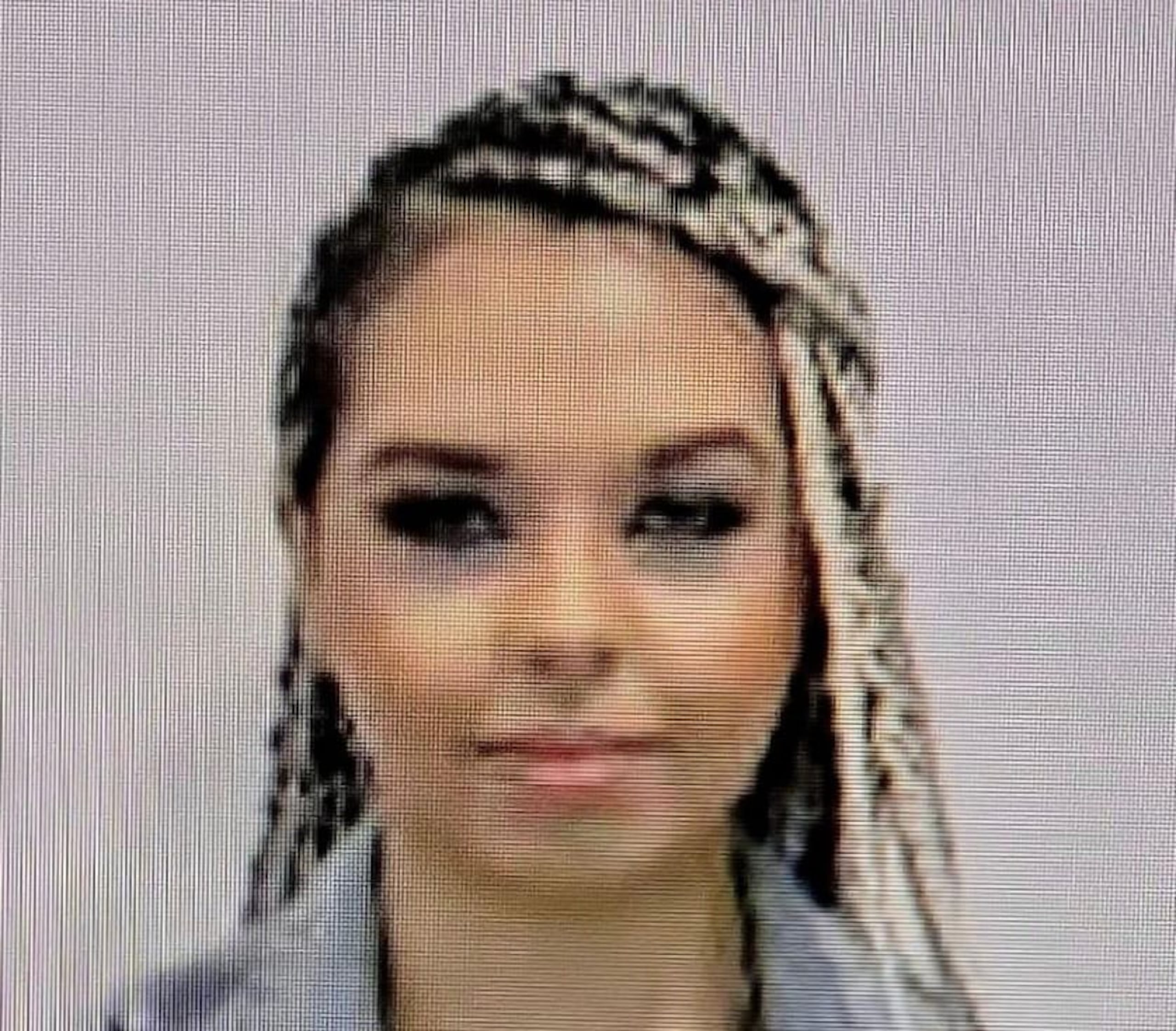 Heidy Michael Marmolejo García fue acusada en ausencia por cargos de asesinato en primera grado, tentativa de asesinato y violación a Ley de Armas.