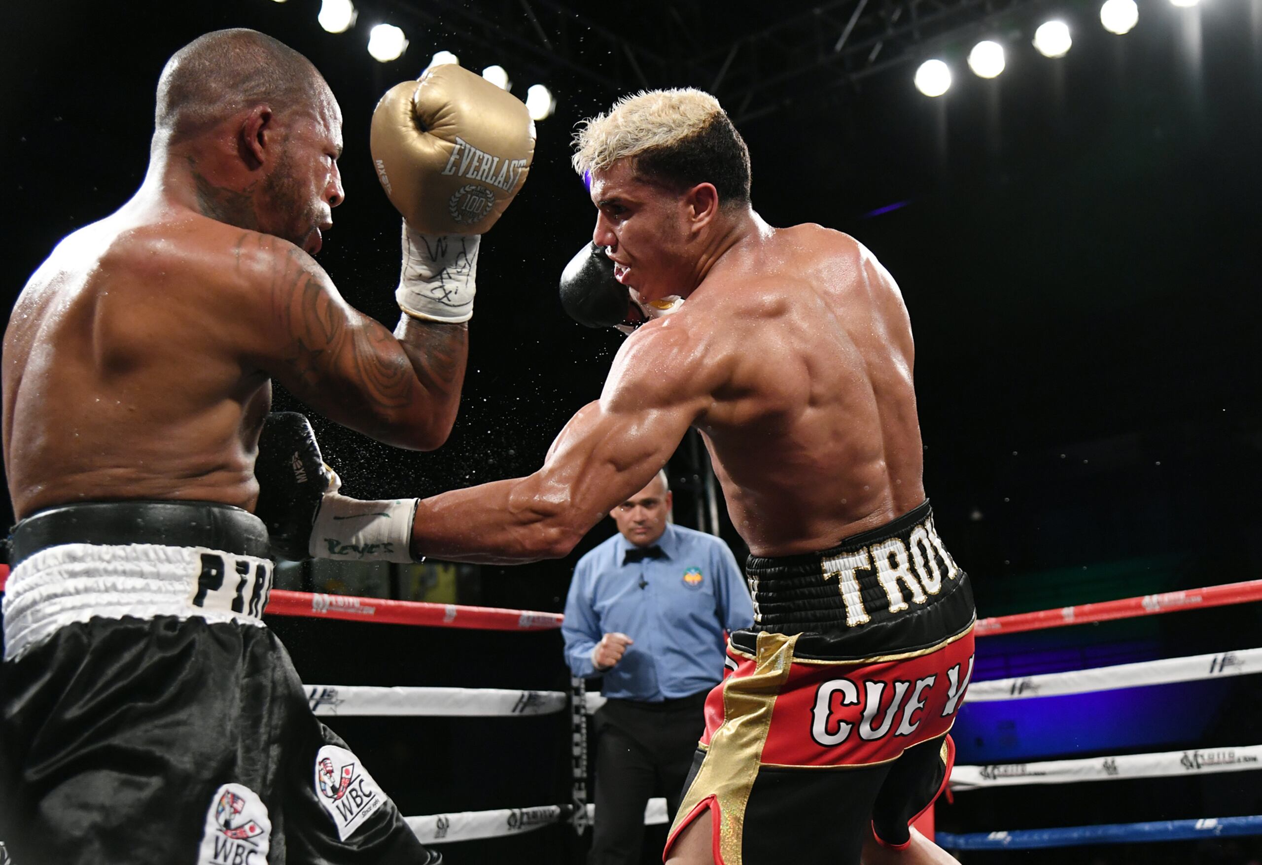 Derrieck Cuevas (derecha) se presentará por segunda ocasión en Ciudad de panamá.