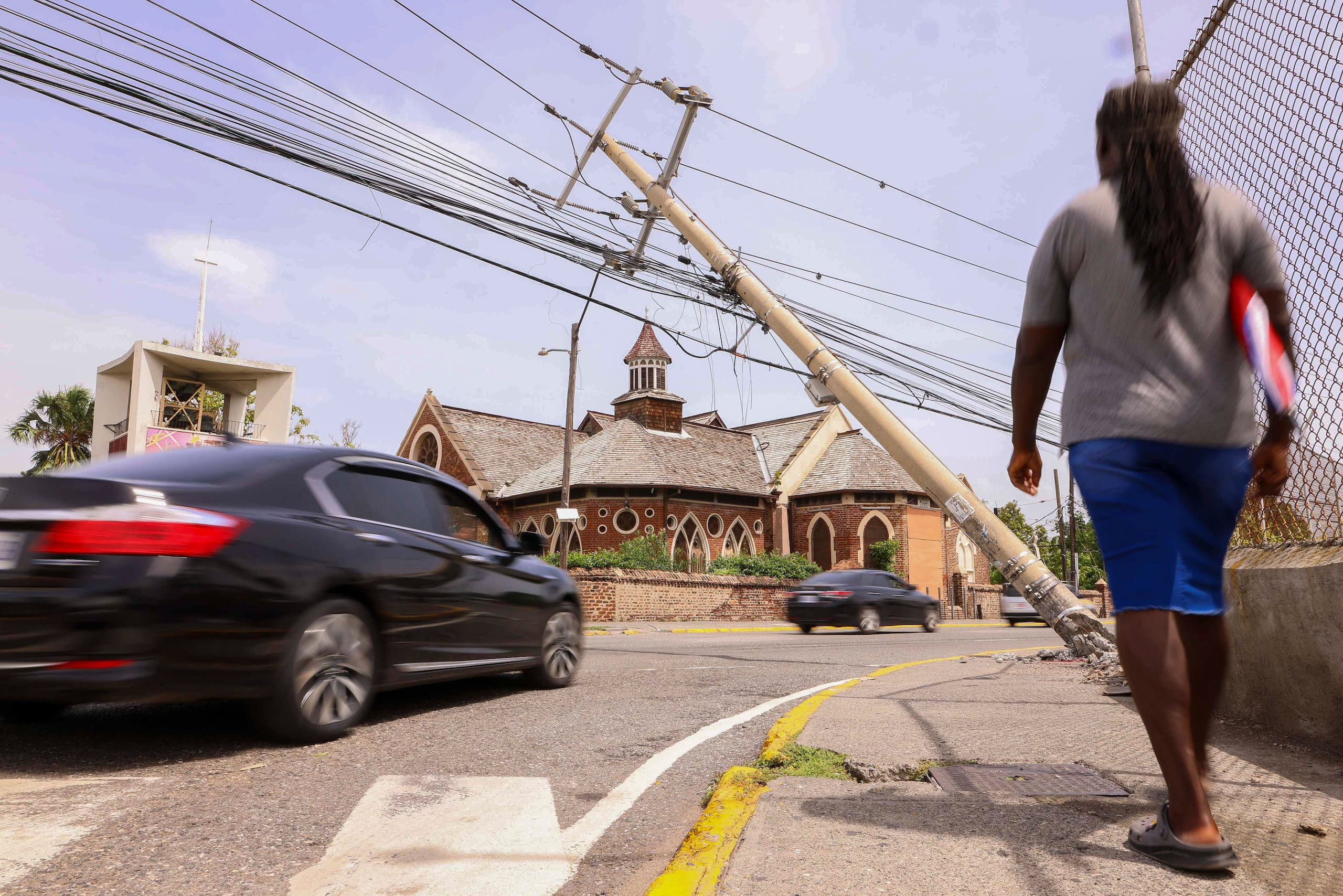 Entre las prioridades del organismo se encuentra dar refugio a los afectados, garantizar el suministro de agua potable para evitar un brote de enfermedades y dar apoyo en comunicación. (AP Photo/Leo Hudson)