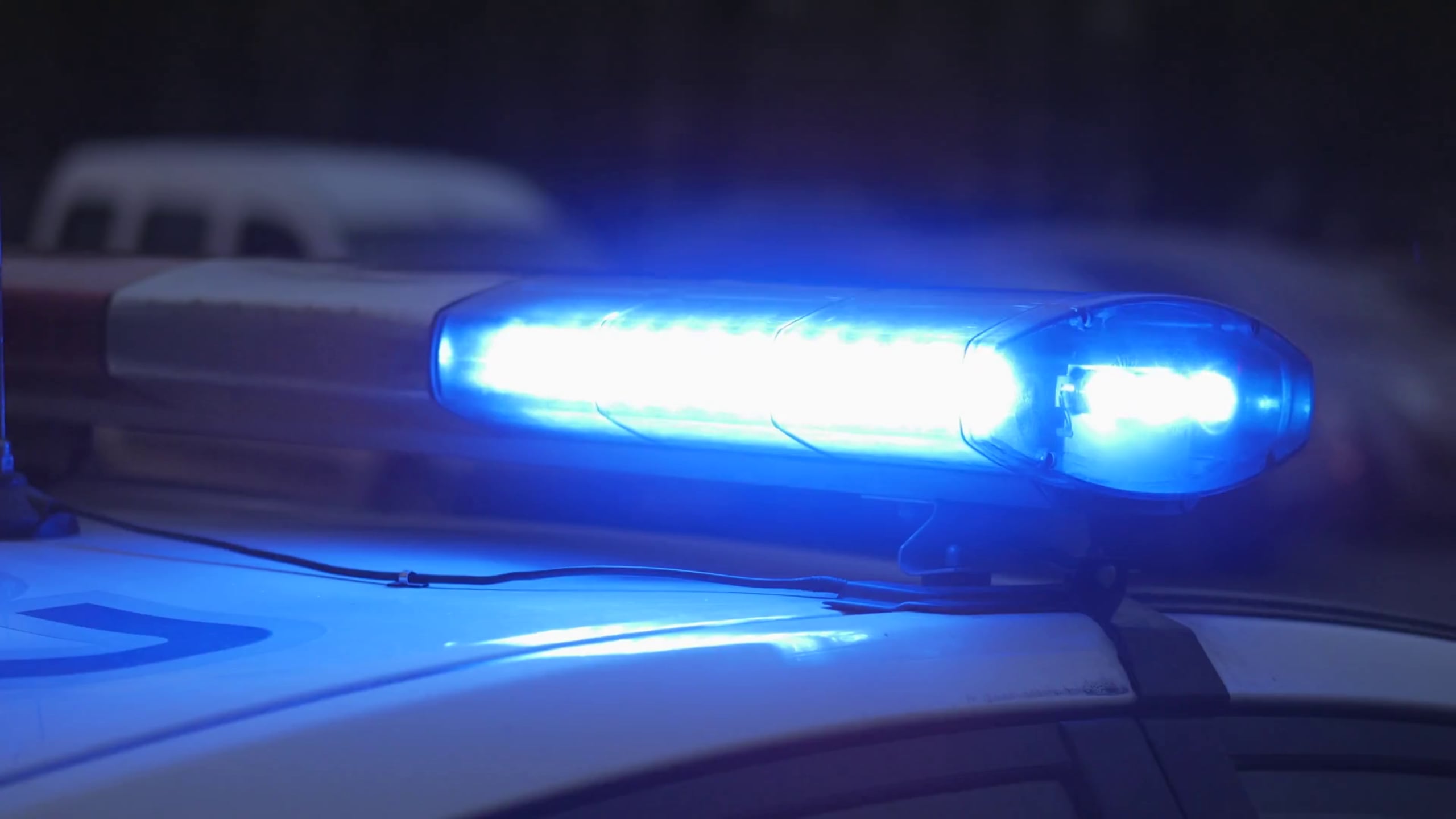La policía del condado Jasper informó en un comunicado que se busca a un hombre de 18 años para ser interrogado en relación con el tiroteo.