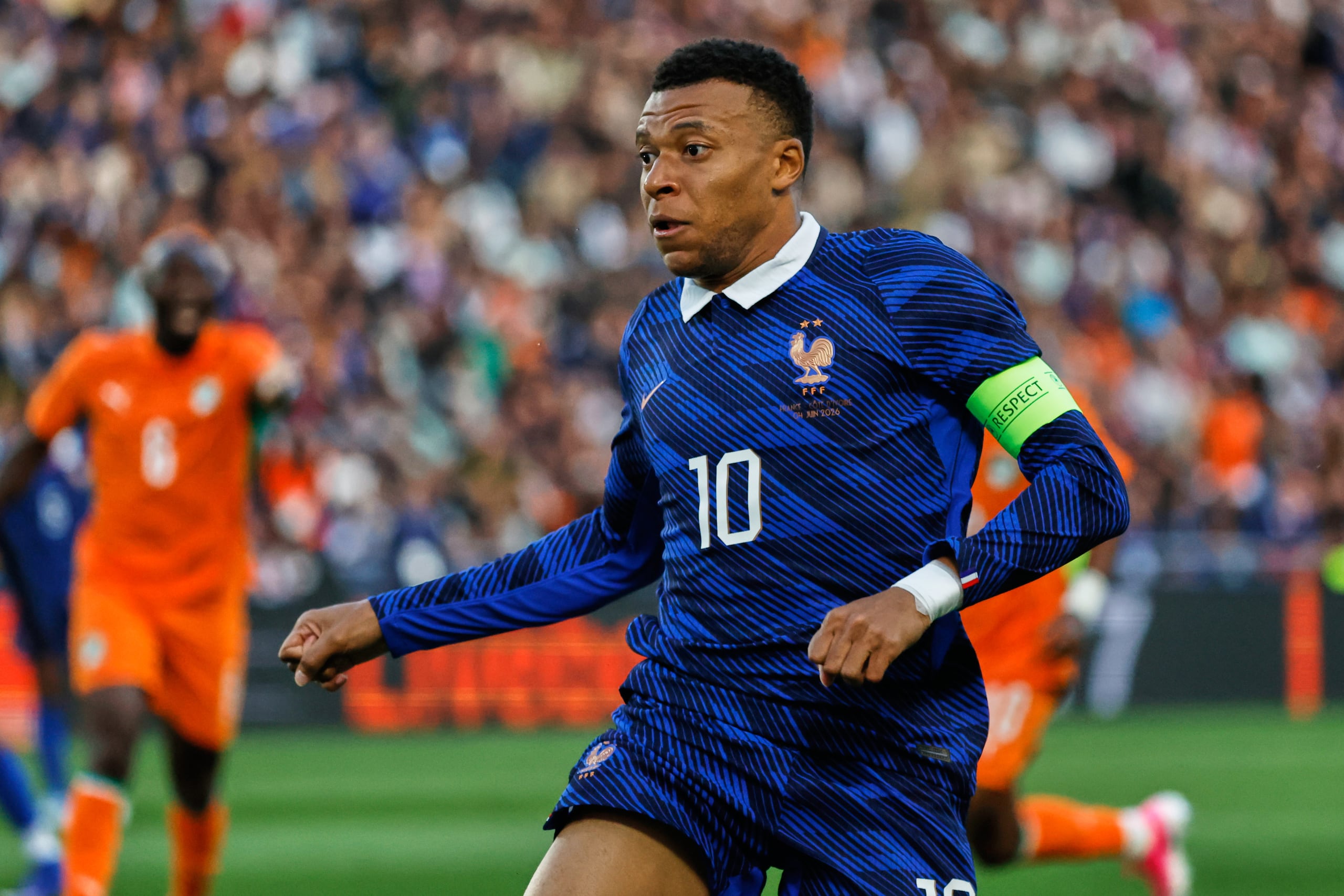 Kylian Mbappé, de Francia, en acción durante un amistoso ante Costa de Marfil previo al Mundial.