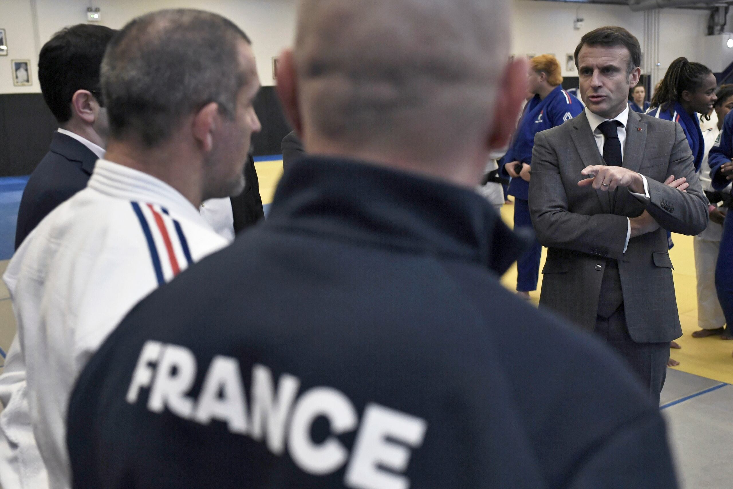 El presidente francés Emmanuel Macron pasó revista sobre los principales temas de París 2024, como instalaciones, seguridad, transporte y presupuesto.