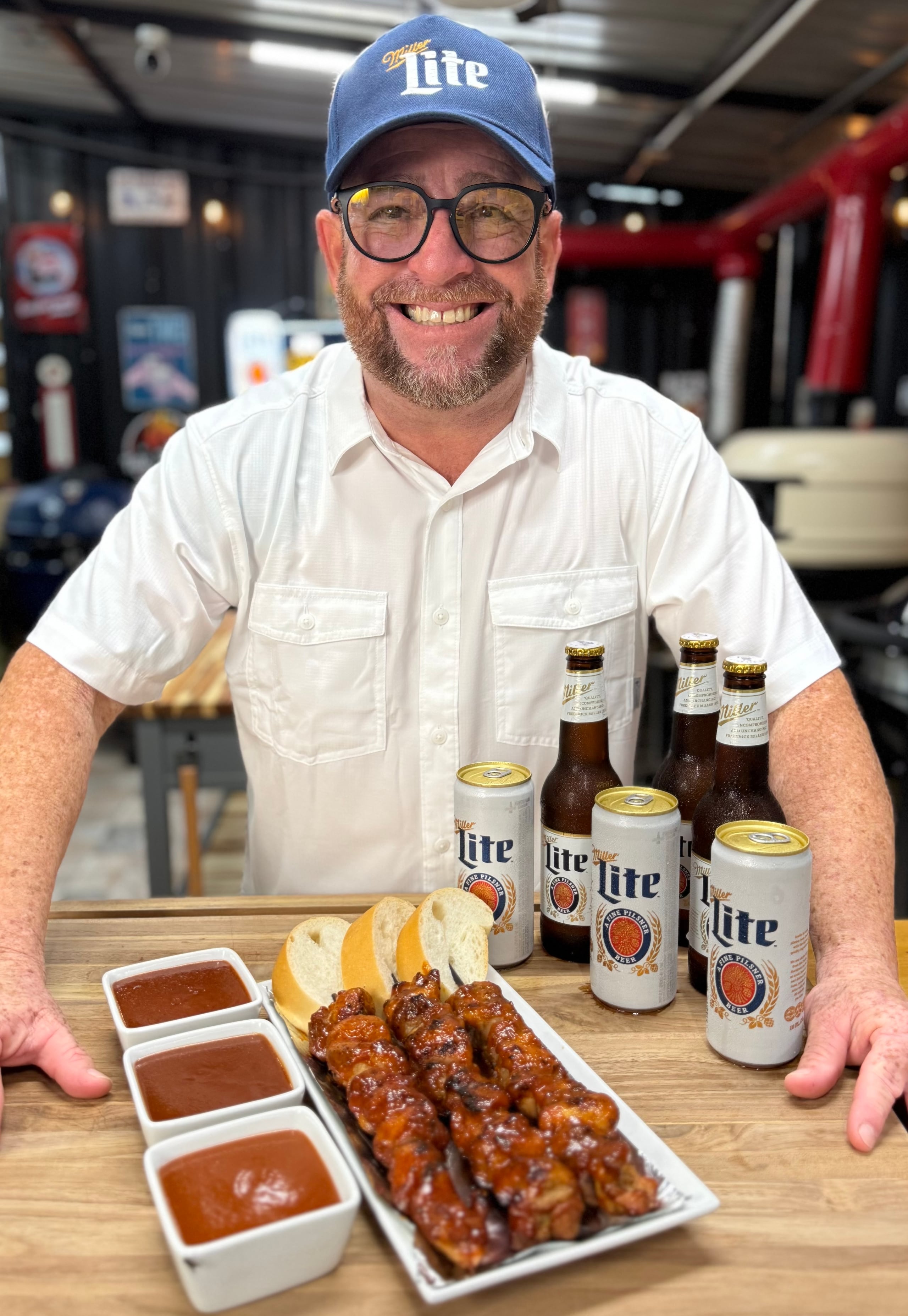 El maestro parrillero Tato Ahumao creó dos variaciones a partir de la salsa BBQ preparada con Miller Lite.