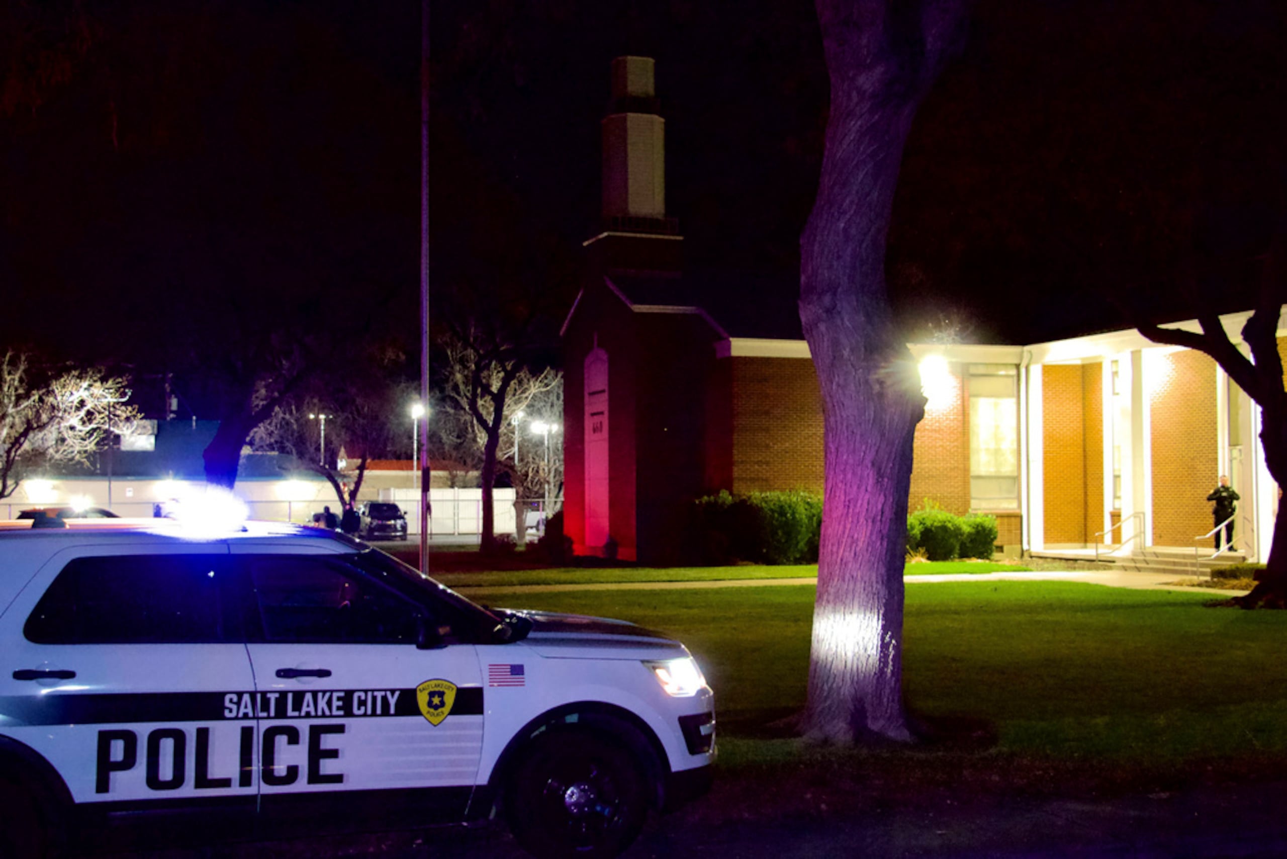 La iglesia de ladrillo rojo en el vecindario noroeste de Salt Lake City sirve principalmente a feligreses tonganos y ofrece servicios religiosos regulares en su lengua materna, según su sitio web.