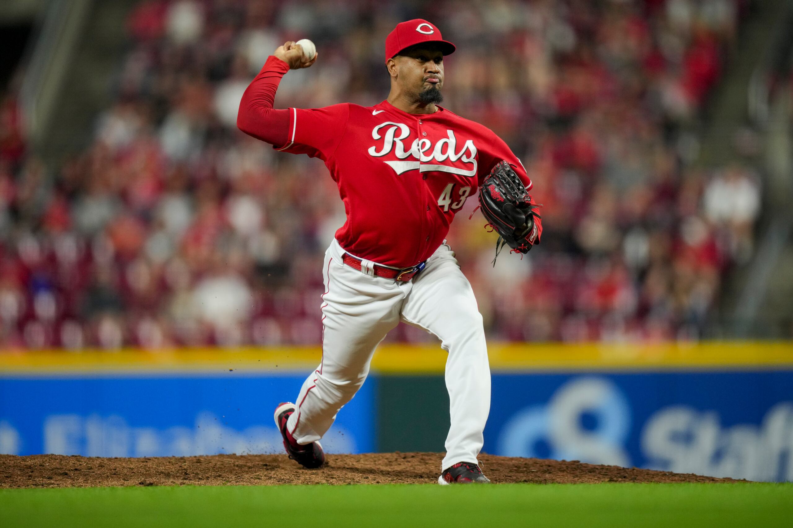 Alexis Díaz suma 20 salvamentos en igual número de oportunidades.