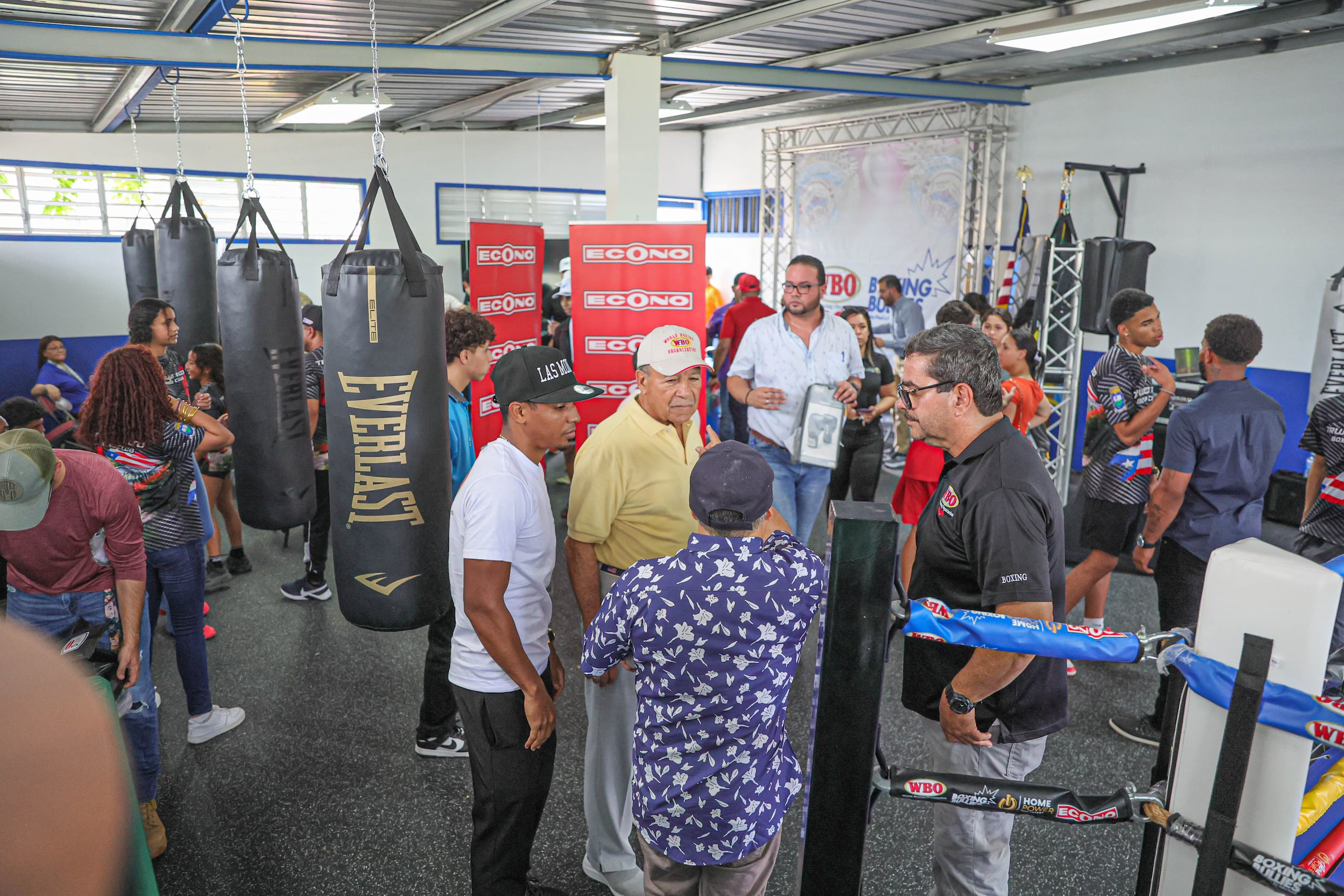 El gimnasio ahora cuenta con un nuevo cuadrilátero, una variedad de equipo de entrenamiento que beneficiará a tanto a los entrenadores como a los boxeadores.