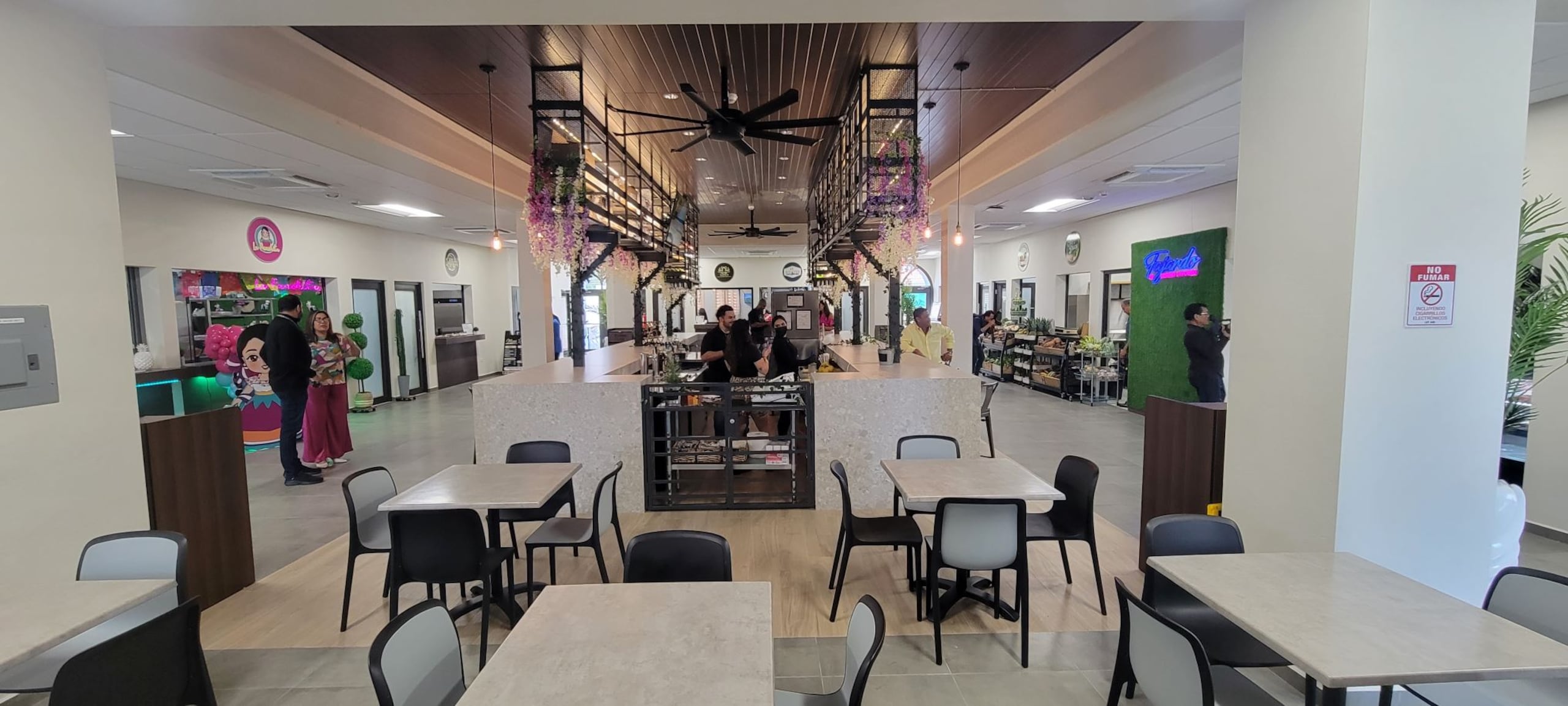 La Plaza del Mercado está ubicada en la Calle Progreso, esquina calle Dr. López