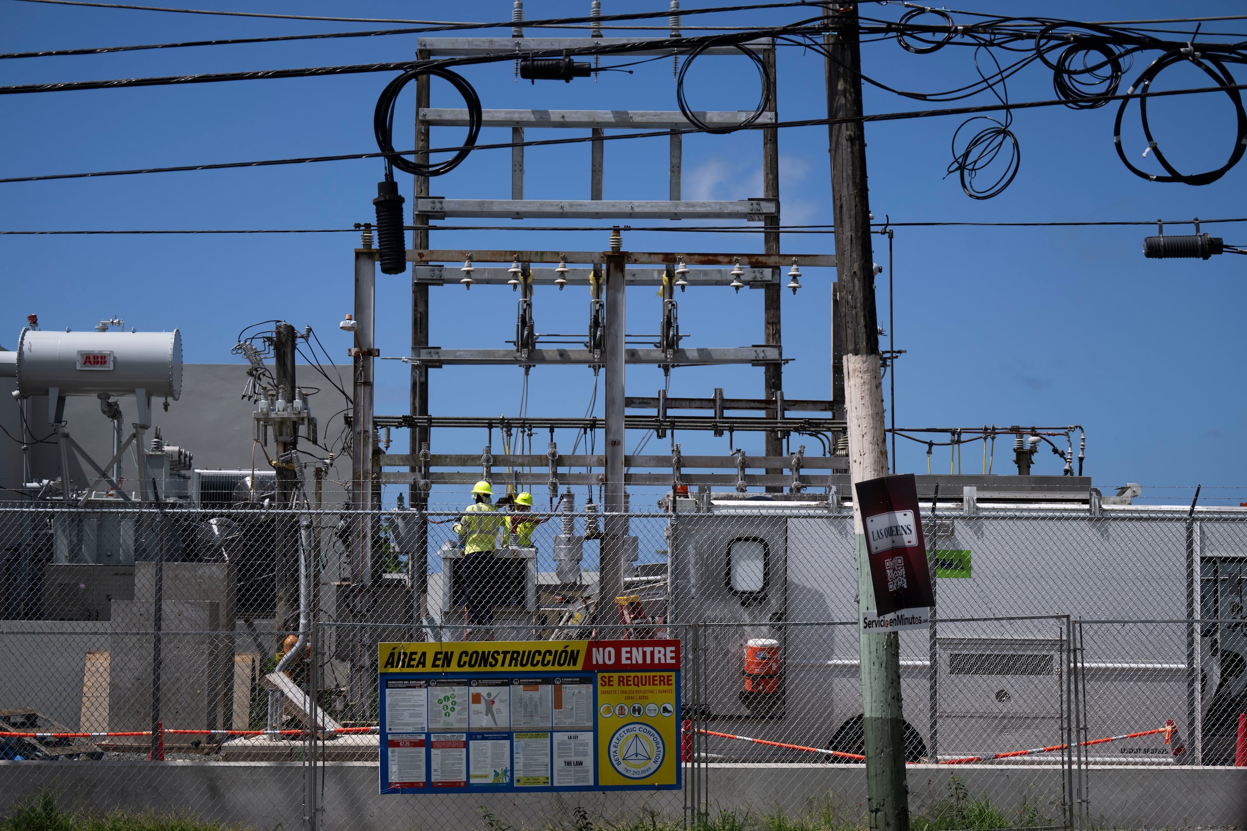 14 de agosto de 2025. Río Grande, PR. MCD/ENERGIA. Empleados de la compañía LUMA Energy trabajan en una subestación de Energía Eléctrica. FOTO POR: Carlos Rivera Giusti/GFR Media
LUMA Energy, Autoridad de Energía Eléctrica, Subestación