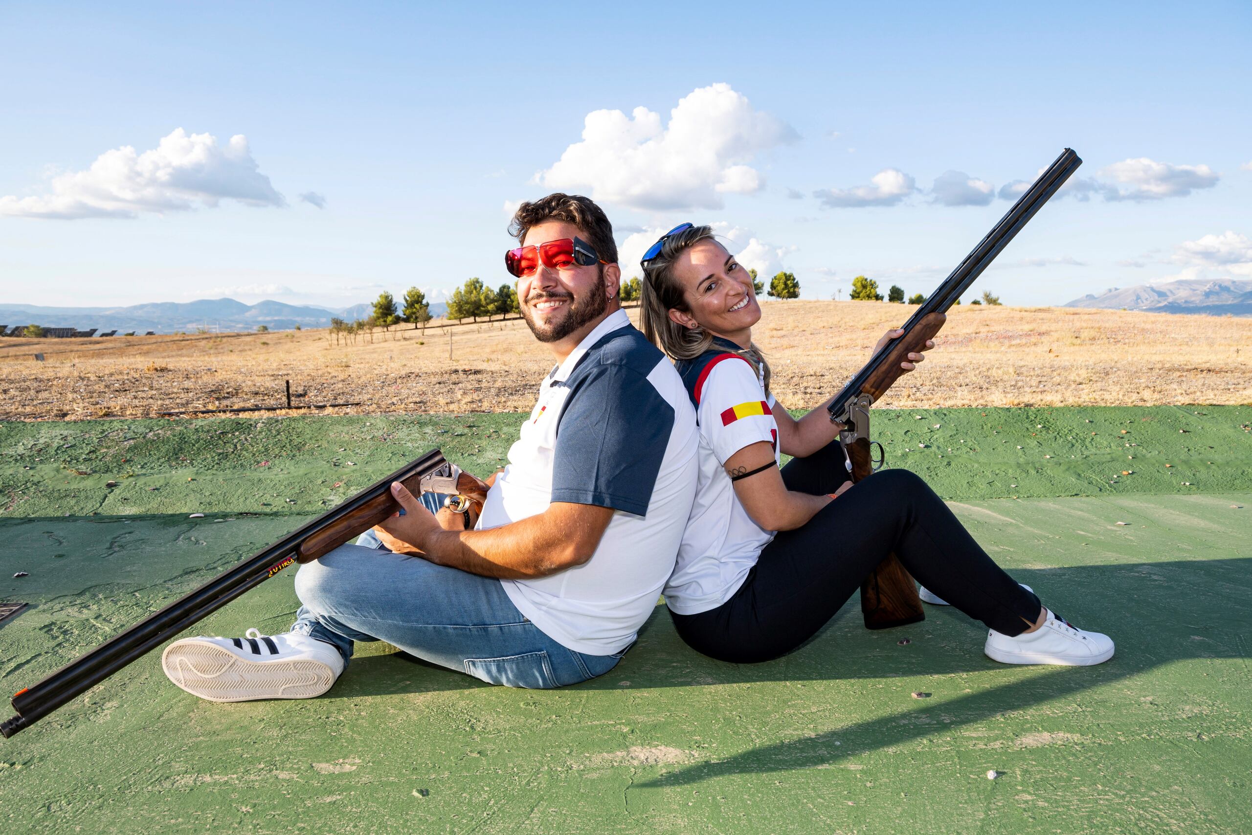 Imagen de archivo de Alberto Fernández y Fátima Gálvez, campeones en equipos mixtos en la modalidad de foso en los pasados Juegos de Tokio 2020.EFE/Miguel Ángel Molina
