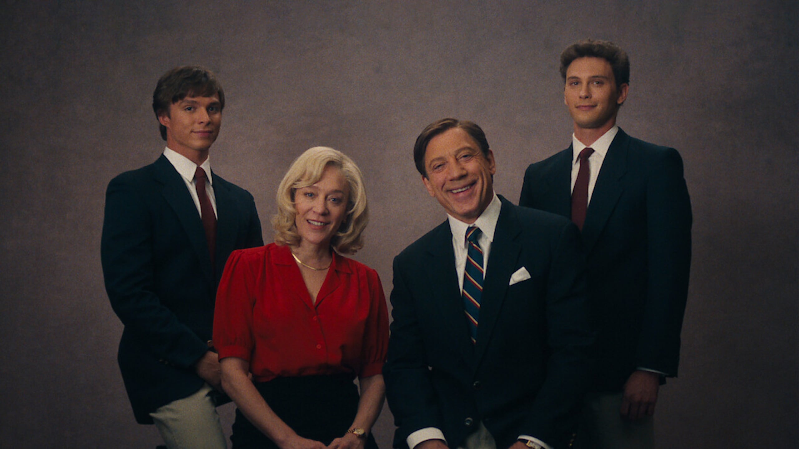 Cooper Koch, Chloë Sevigny, Javier Bardem y Nicholas Chávez protagonizan la serie.