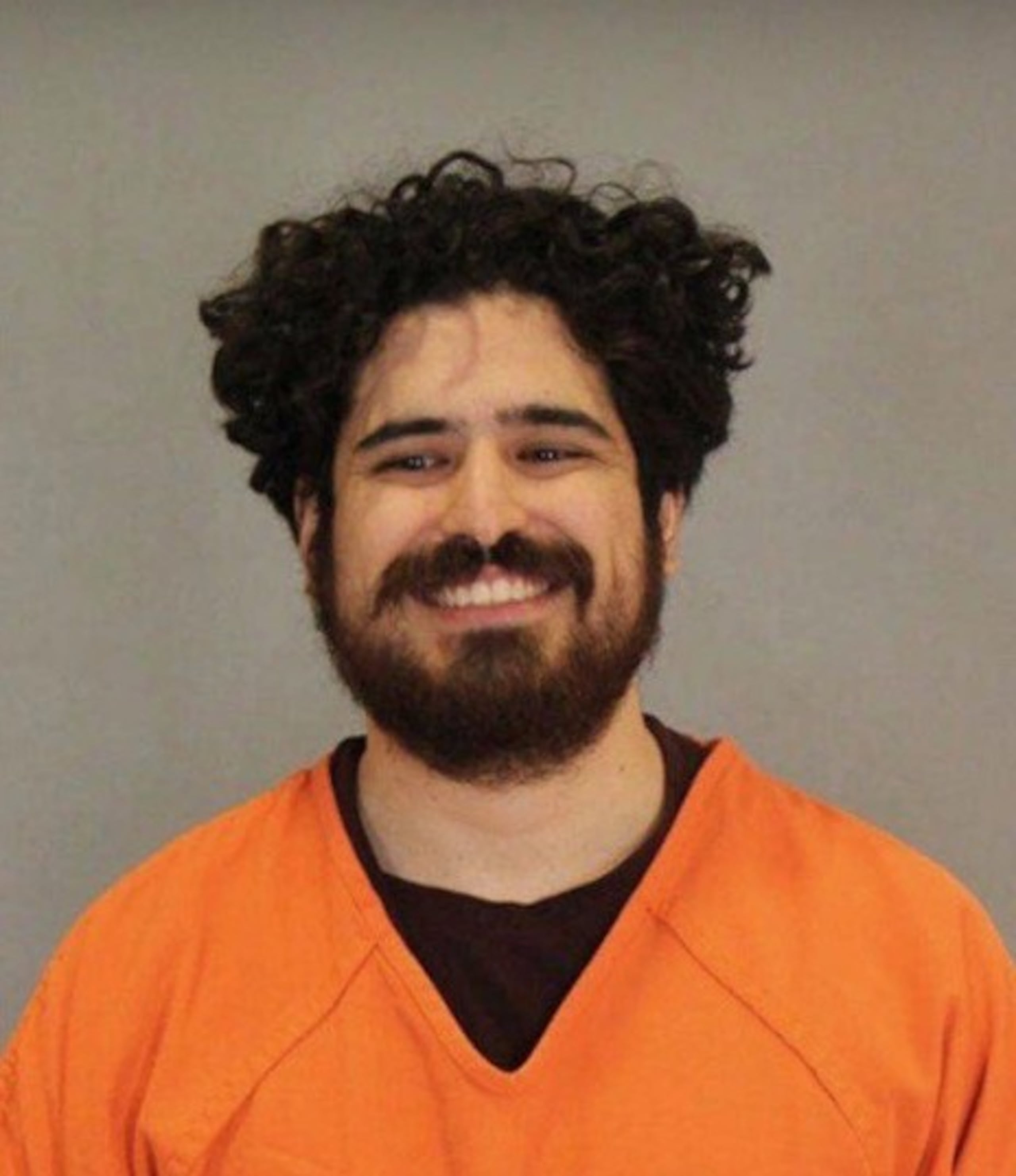 Abrham Hermosillo Álvarez y sus cómplices enfrentan cargos federales por conspiración para cometer homicidio y conspiración para cometer actos de violencia en los terrenos de la Casa Blanca.