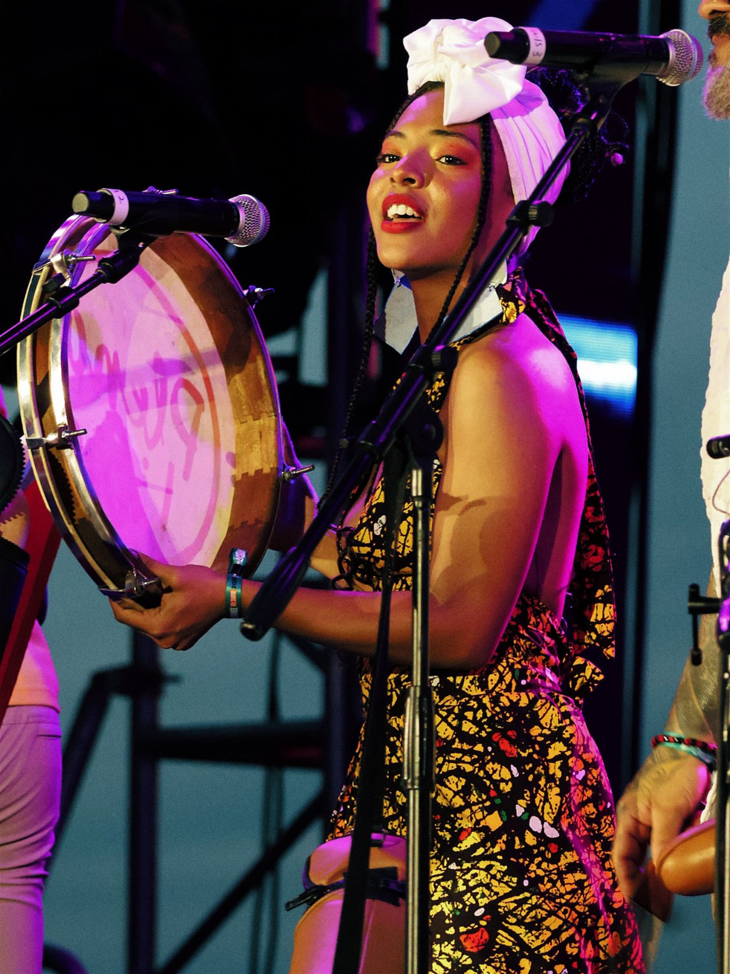 Sheizel García tomó las riendas al interpretar la canción "Carnaval".