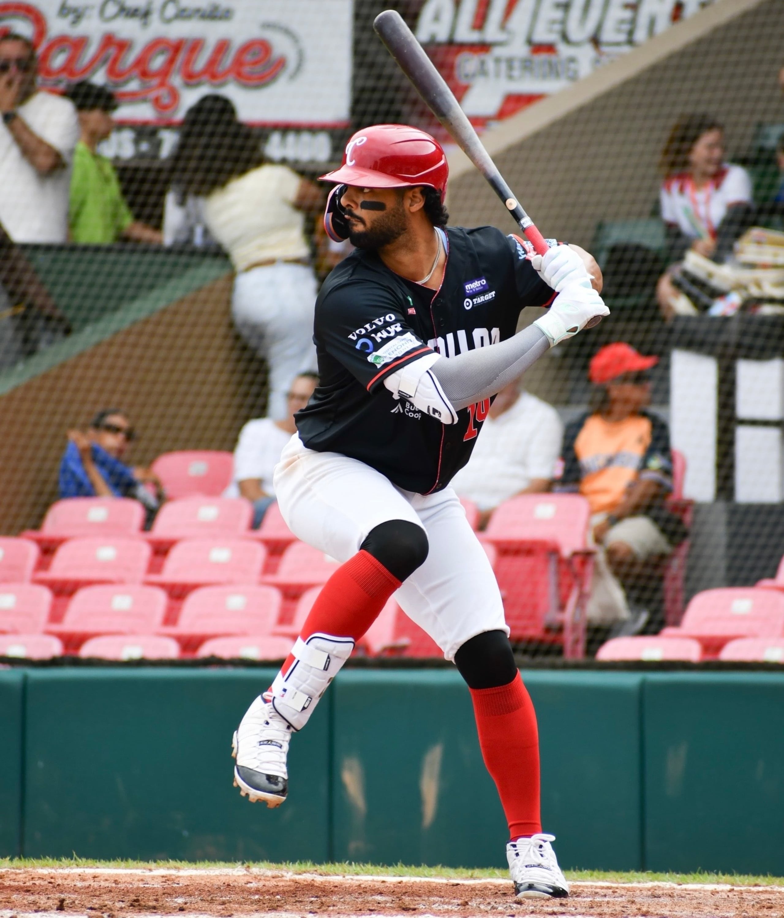 MJ Meléndez con uniforme criollo por primera vez.