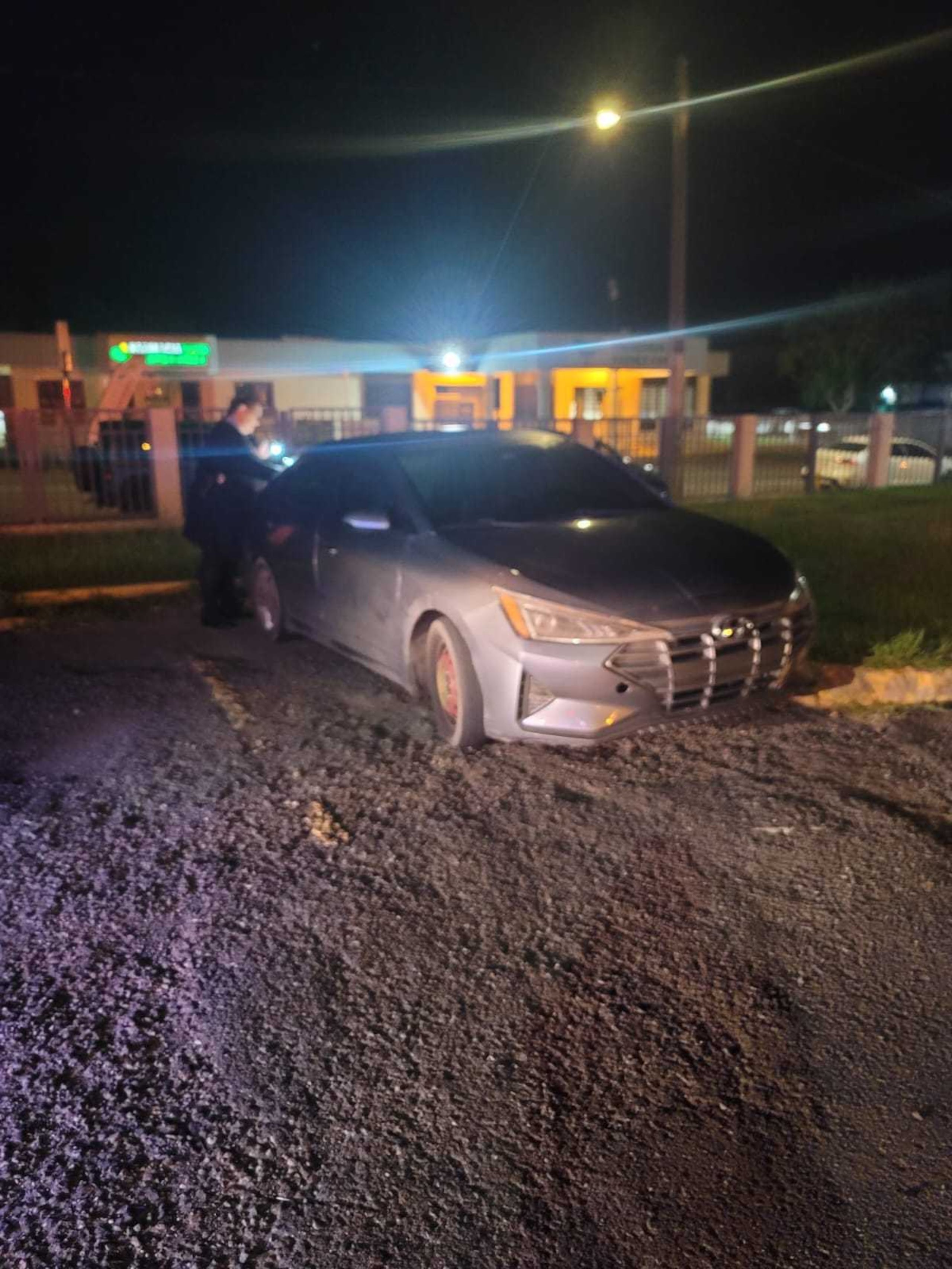 Auto en el que se encontró el cadáver de la joven de 22 años.