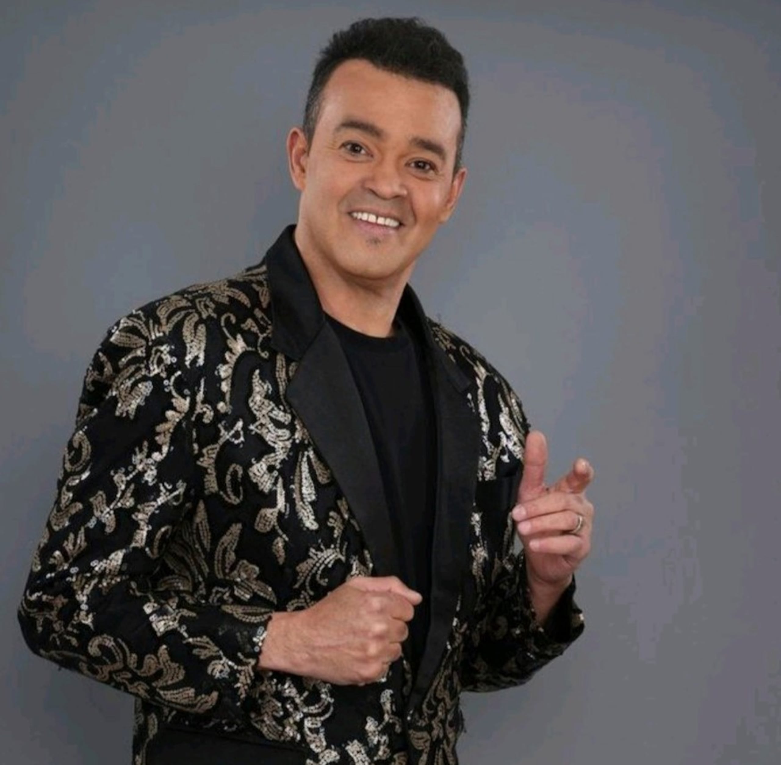 Algunos de sus éxitos incluyen “Colegiala”, “Me va, me va” y “Mi pobre corazón".