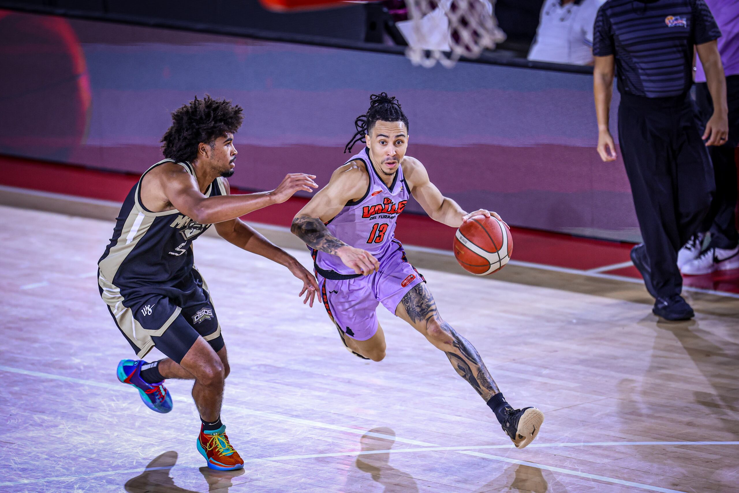 Travis Trice, de los Criollos de Caguas, durante el primer juego de la serie final del BSN.