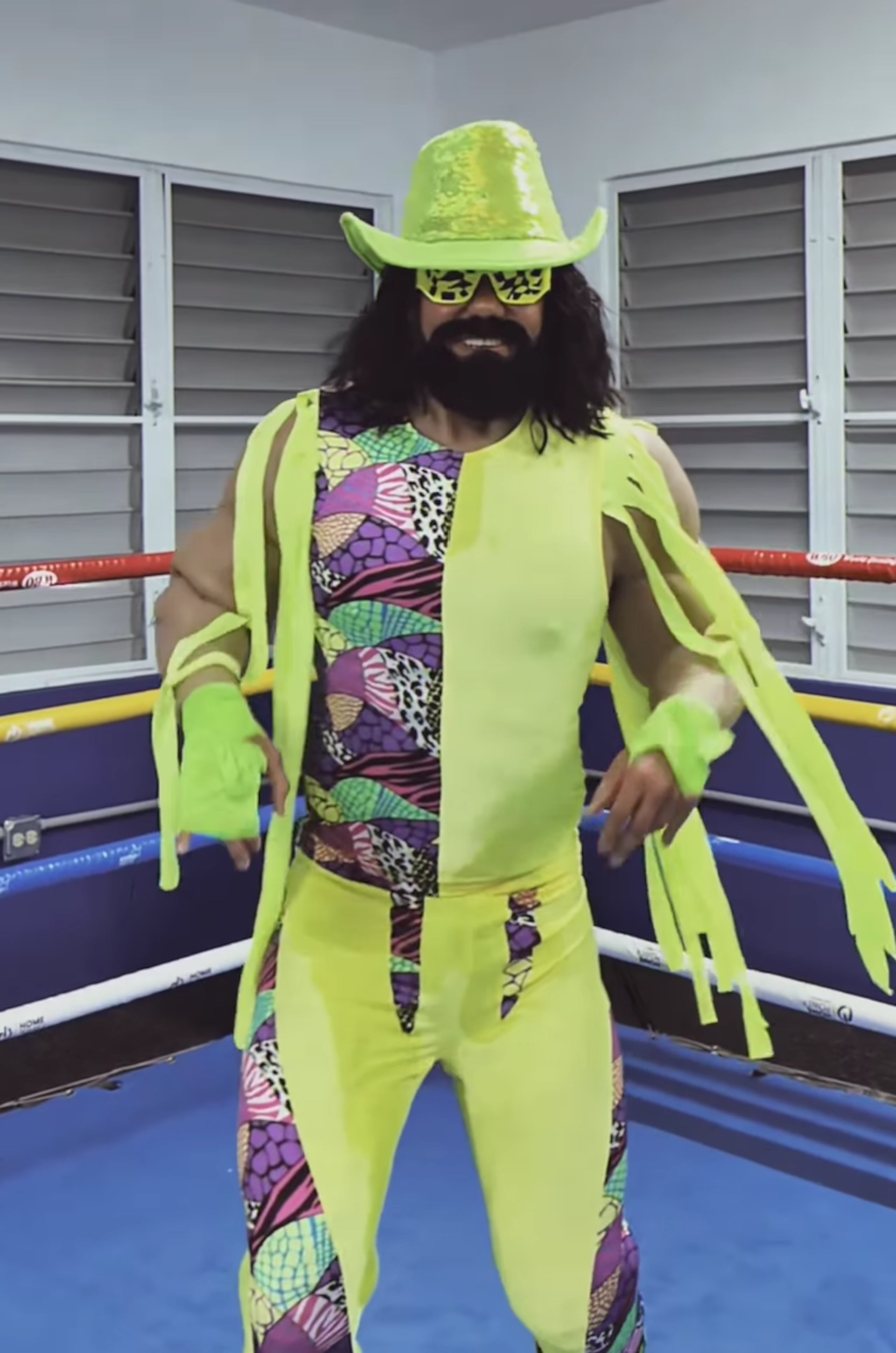 El bachatero se divirtió mucho en su personaje.