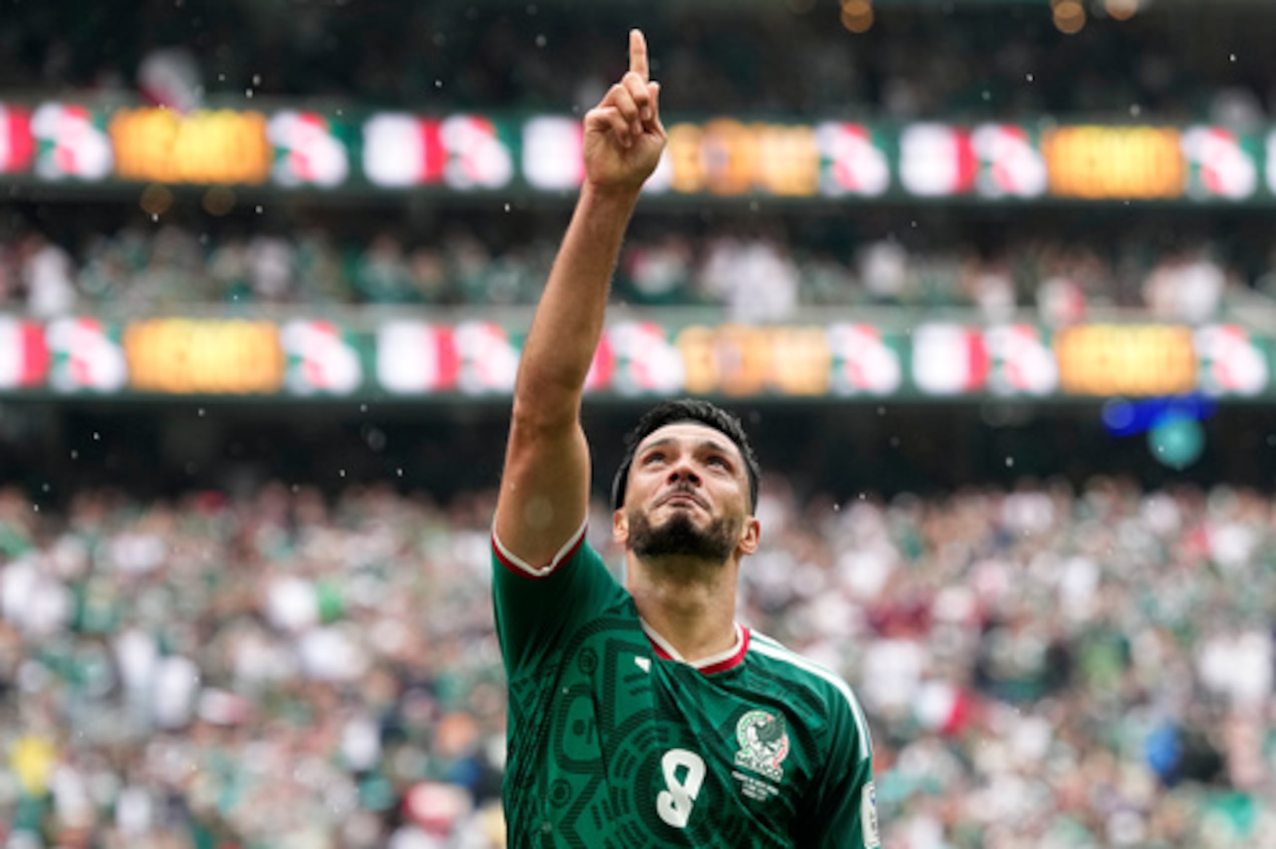El mexicano Raúl Jiménez celebra tras marcar el segundo gol de su equipo durante el partido de fútbol del Grupo A del Mundial entre México y Sudáfrica, disputado en Ciudad de México el jueves 11 de junio de 2026. (Foto AP/Natacha Pisarenko)