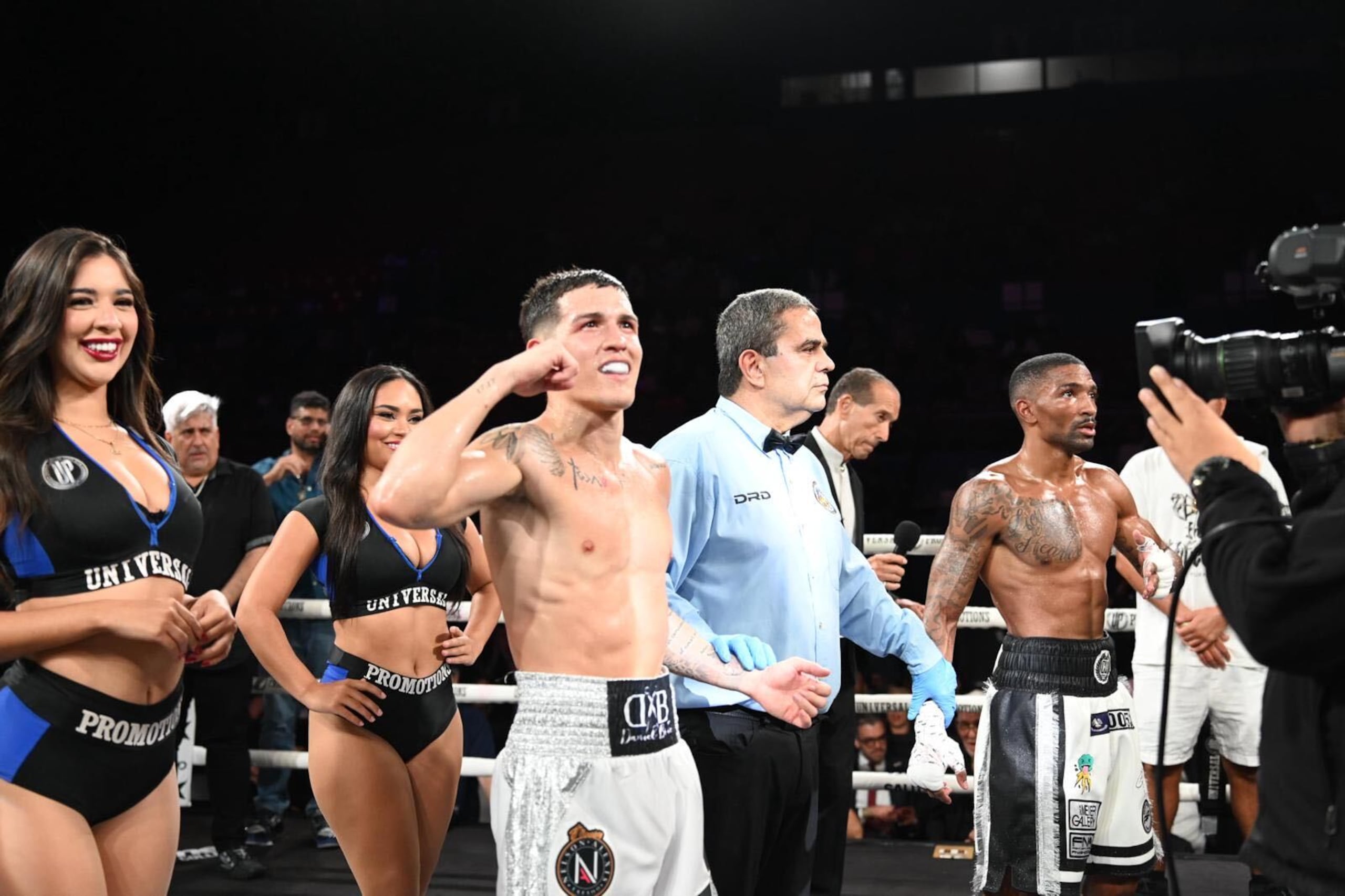 Juancito Zayas tras su victoria sobre el estadounidense Clayton Ward en el Coliseo Rubén Rodríguez.