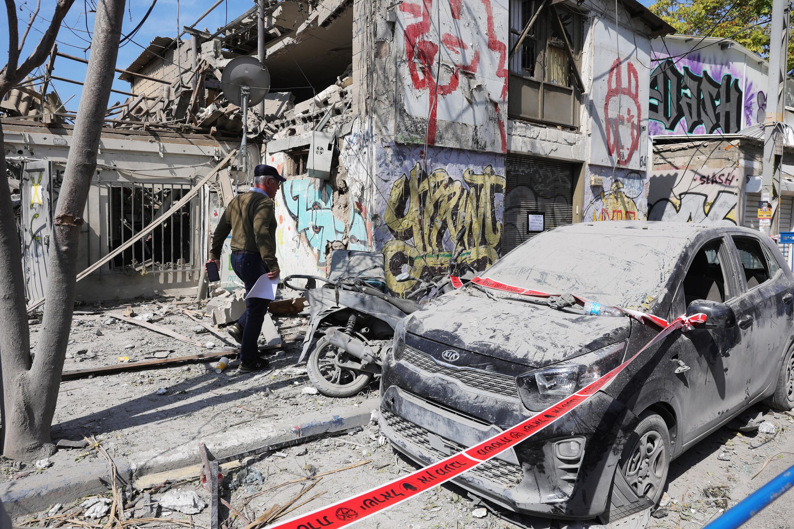 Se informo que uno de los drones fue derribado por la Fuerza Aérea Israelí, mientras  The Times of Israel precisó que el segundo dron cayó en una zona abierta y sin construcciones.
