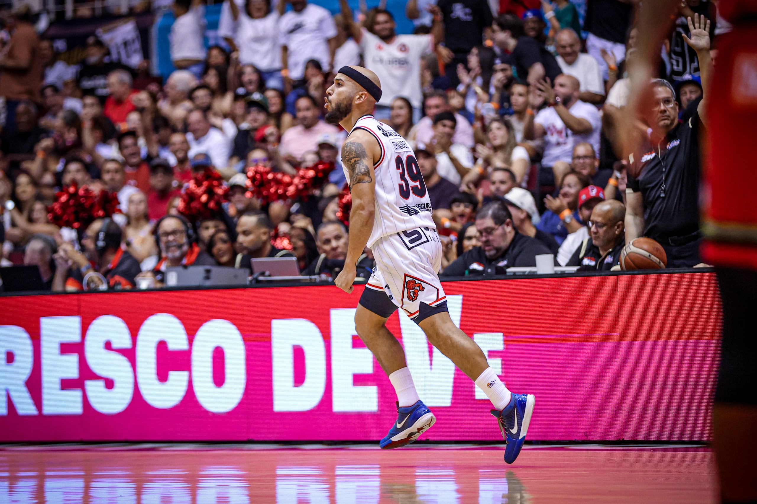 Tjader Fernández fue enviado a los Leones de Ponce esta temporada en un cambio con los Atléticos de San Germán.