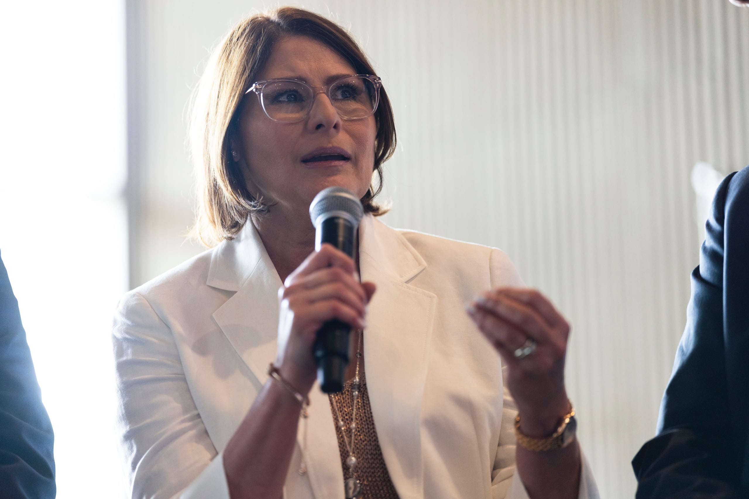 La directora ejecutiva de la Autoridad de Energía Eléctrica, Mary Carmen Zapata Acosta.