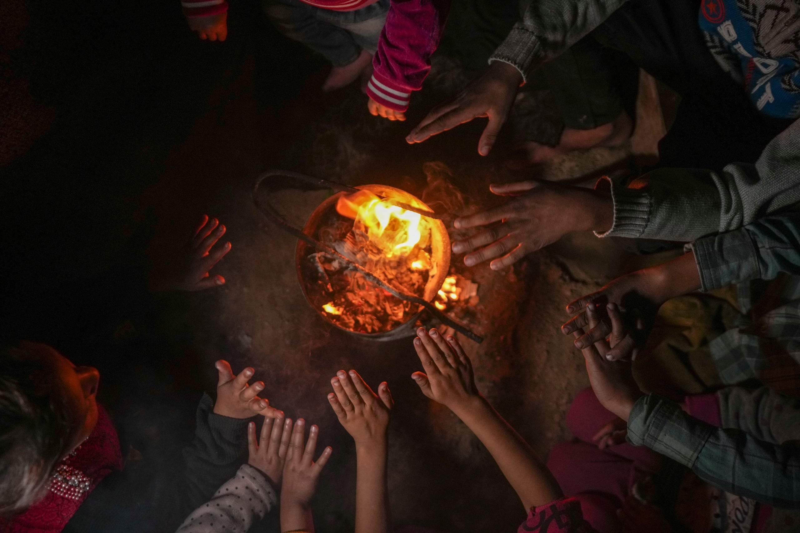 Las muertes subrayan las condiciones deplorables, con cientos de miles de palestinos apiñados en tiendas de campaña endebles después de huir del bombardeo y las ofensivas israelíes.