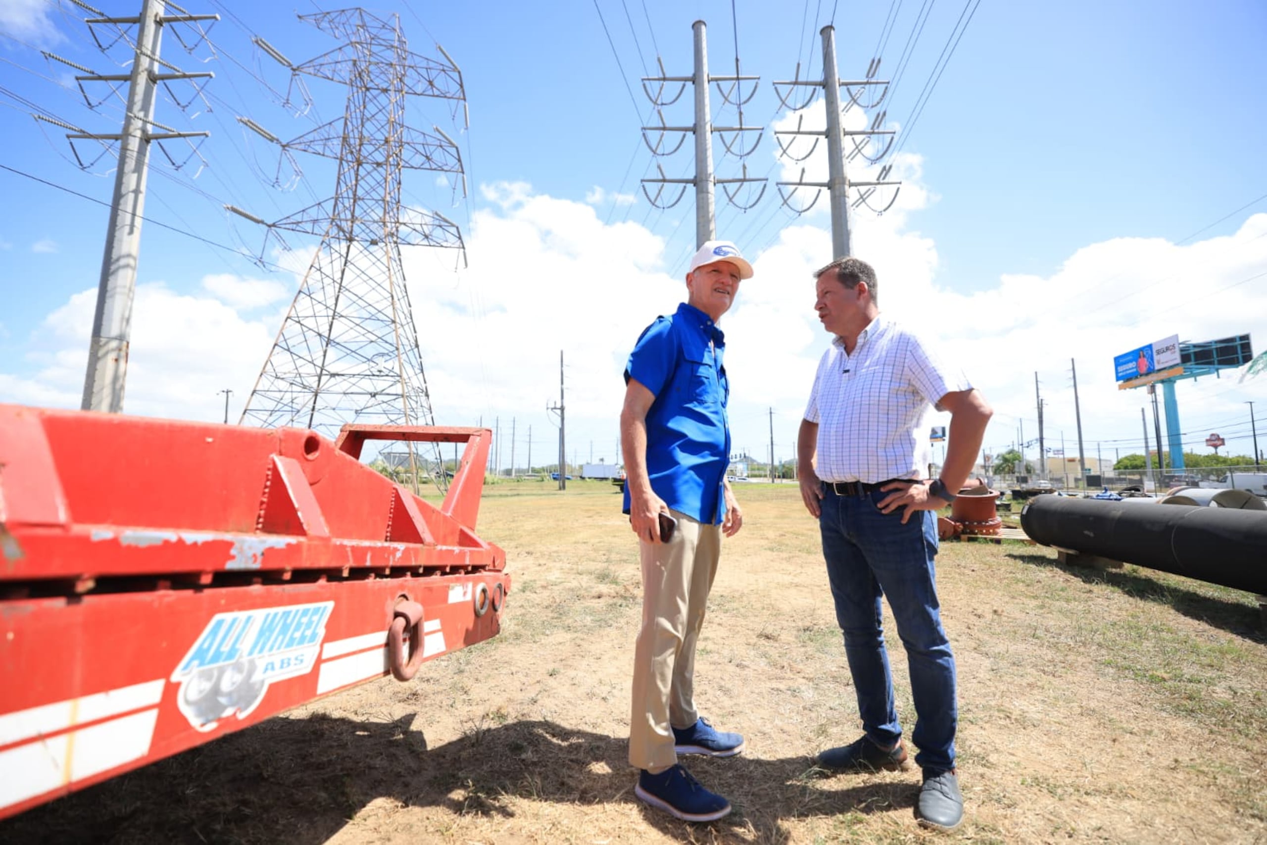 Los alcaldes de Bayamón, Ramón Luis Rivera, y Guaynabo, Edward O'neill, ofrecieron declaraciones desde las obras que se llevan a cabo para rehabilitar la estación de bombas de agua Finca Rosso I. FOTO POR Xavier Araújo
