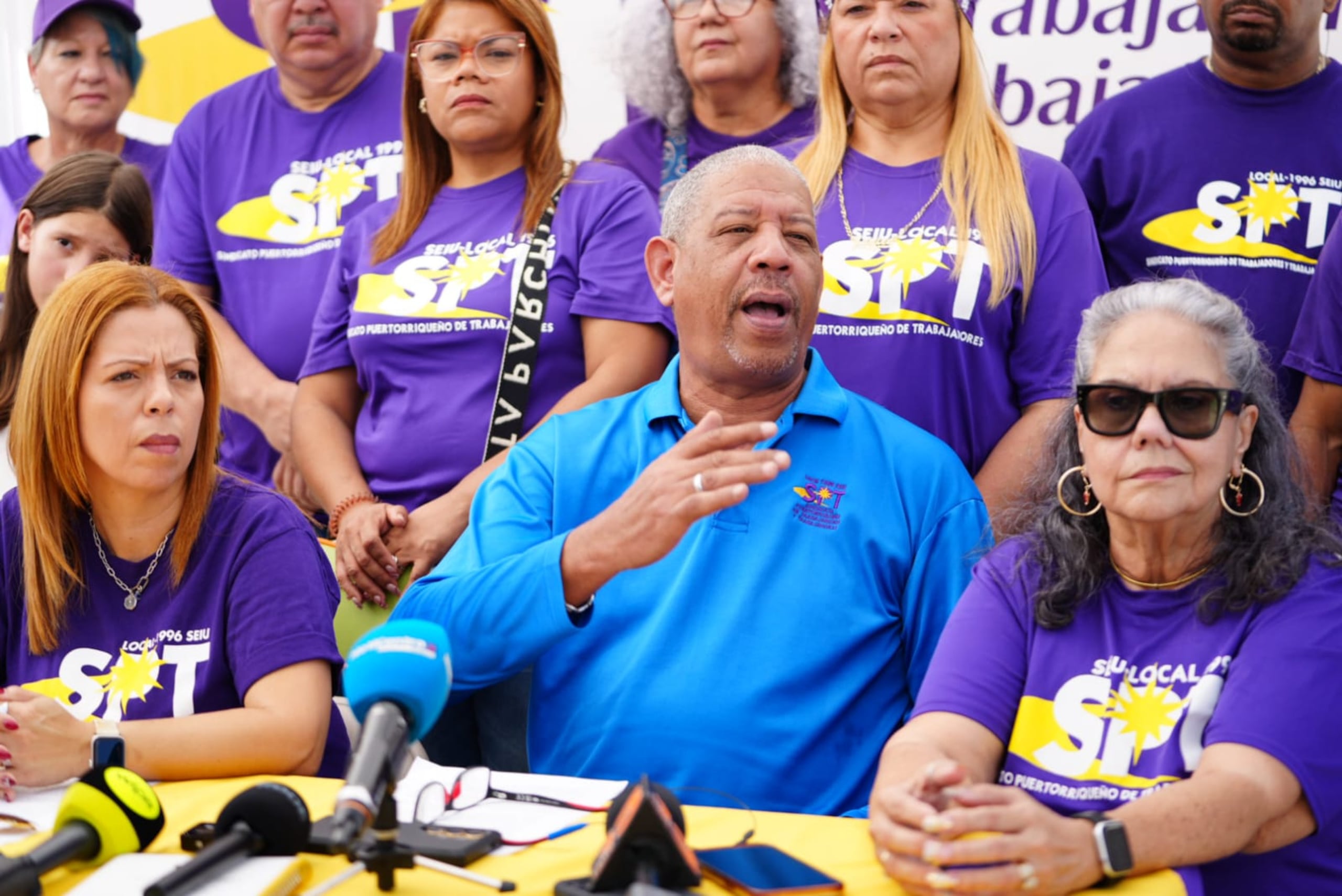 Conferencia del Sindicato Puertorriqueño de los Trabajadores frente al Departamento de Educacion. En la foto, Israel Marrero (Presidente-C), Marisela González (Vicepresidenta-I) y Diana Rosa (D).