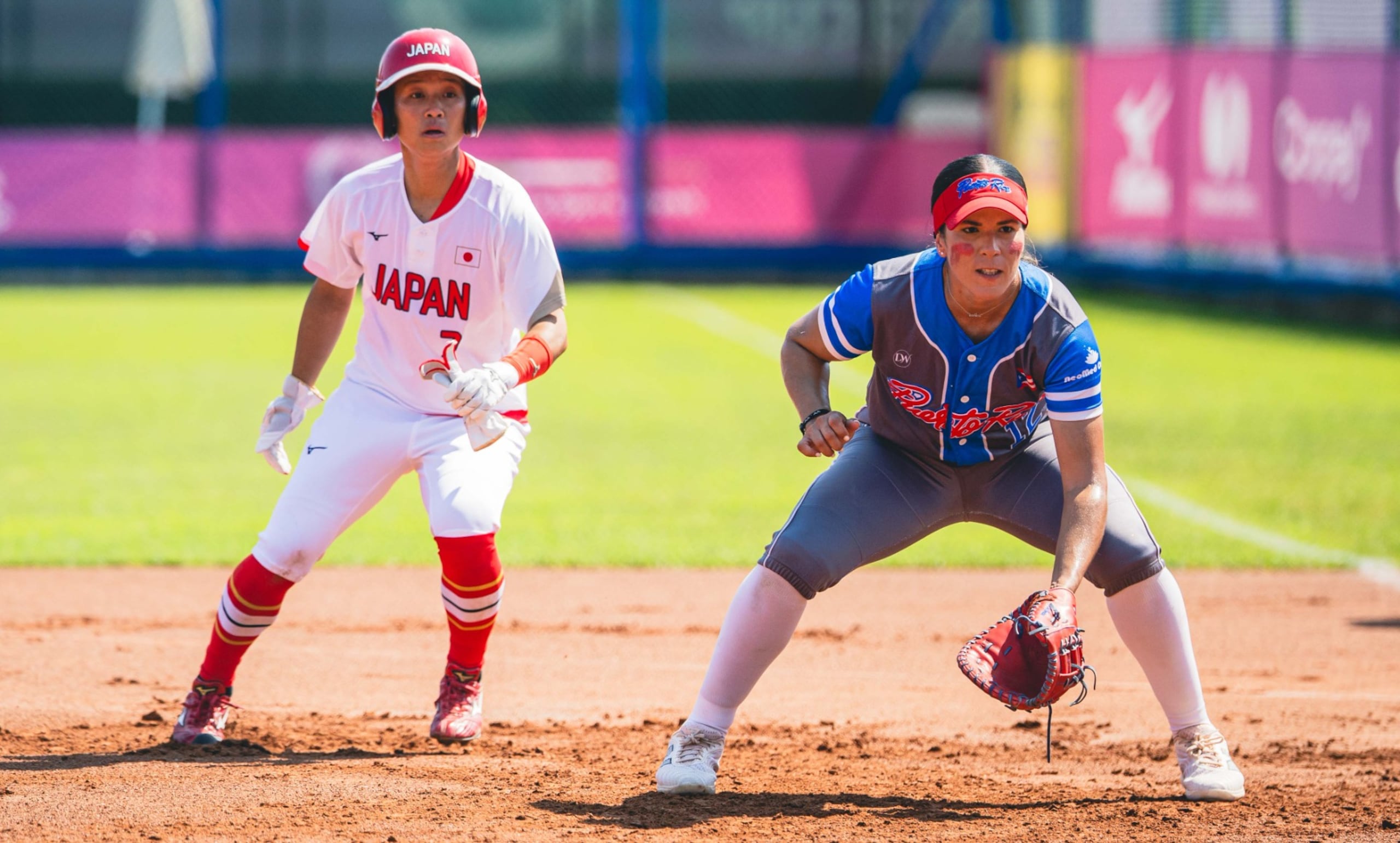 La capitana del equipo de sóftbol femenino boricua, Karla Claudio.