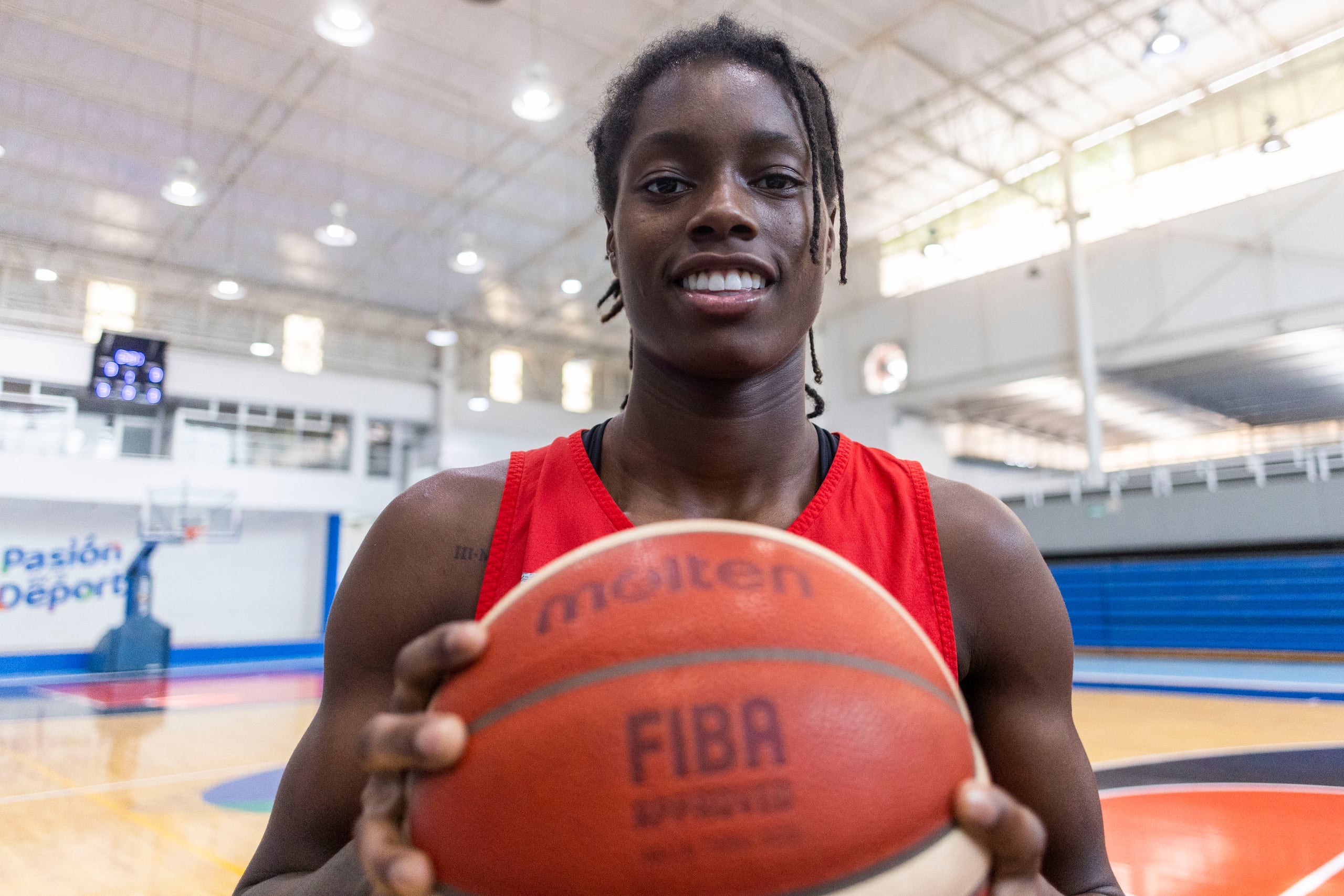Mya Hollingshed ha aprendido español usando una aplicación.