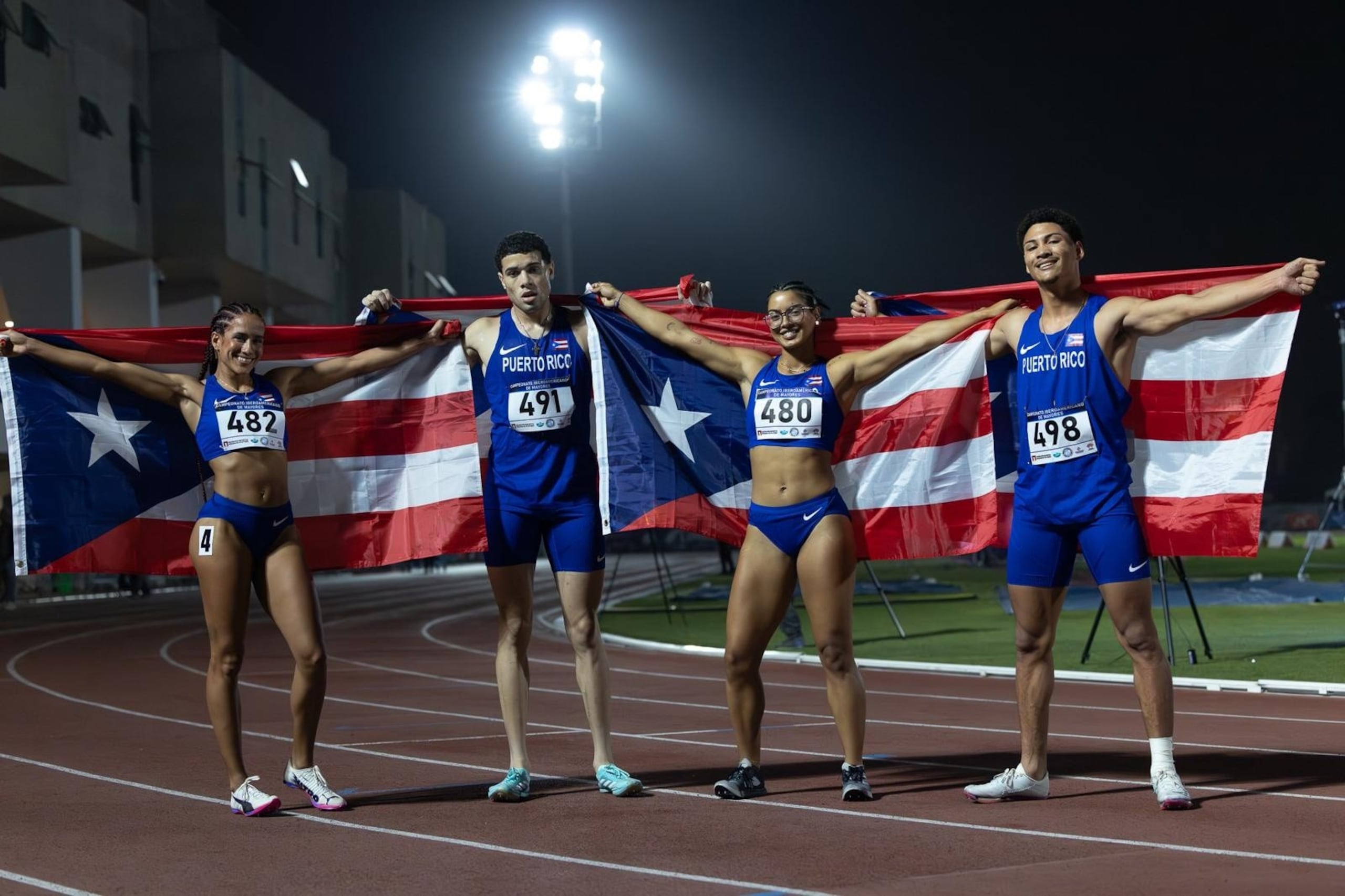 La cuarteta boricua del 4x400 mixto detuvo el cronómetro en un espectacular tiempo de 3:17.90 para quedarse con la medalla de bronce y, de paso, establecer marca nacional.
