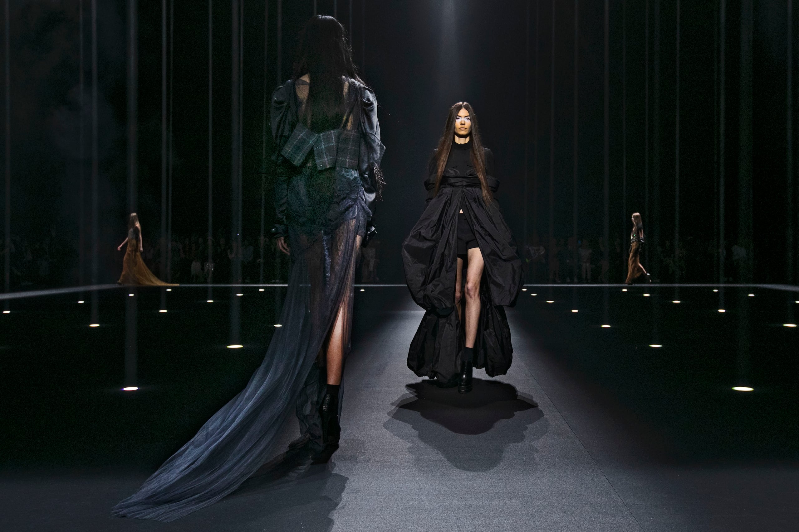 Entre celebridades y nuevas tendencias el desfile de Vera Wang