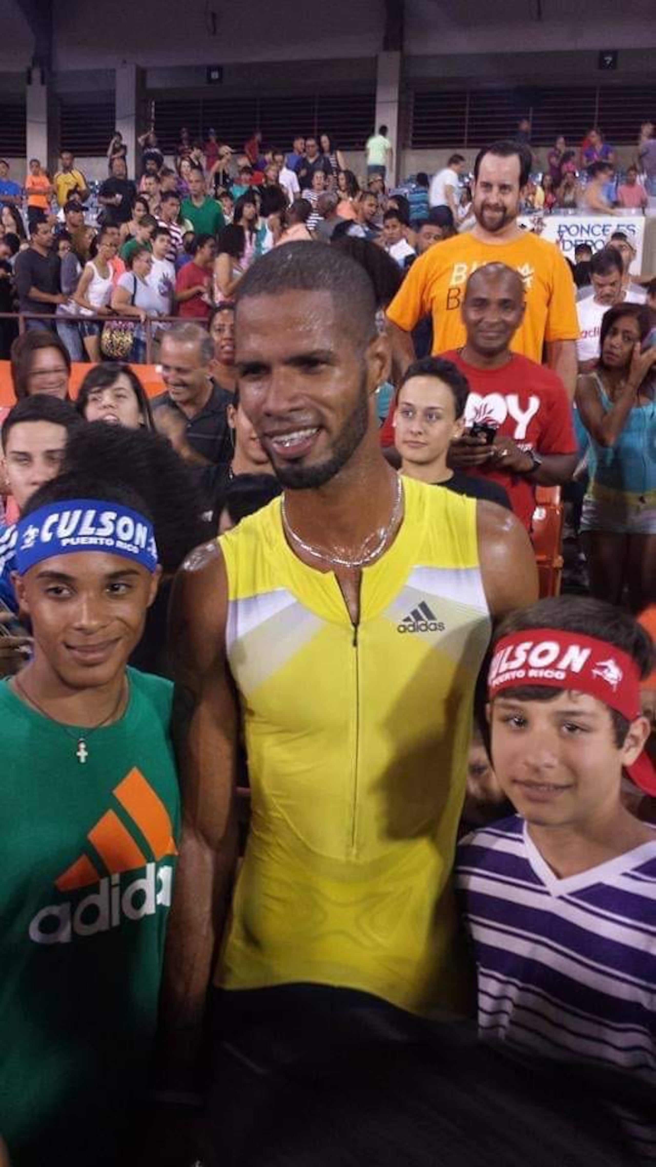 Aquí está Jaime Torres a la izqierda de Javier Culson, a quien considera su héroe y figura a seguir mientras fue corredor de 400 metros con vallas en la Federación de Atletismo de Puerto Rico, en el Albergue Olímpico y Las Justas.