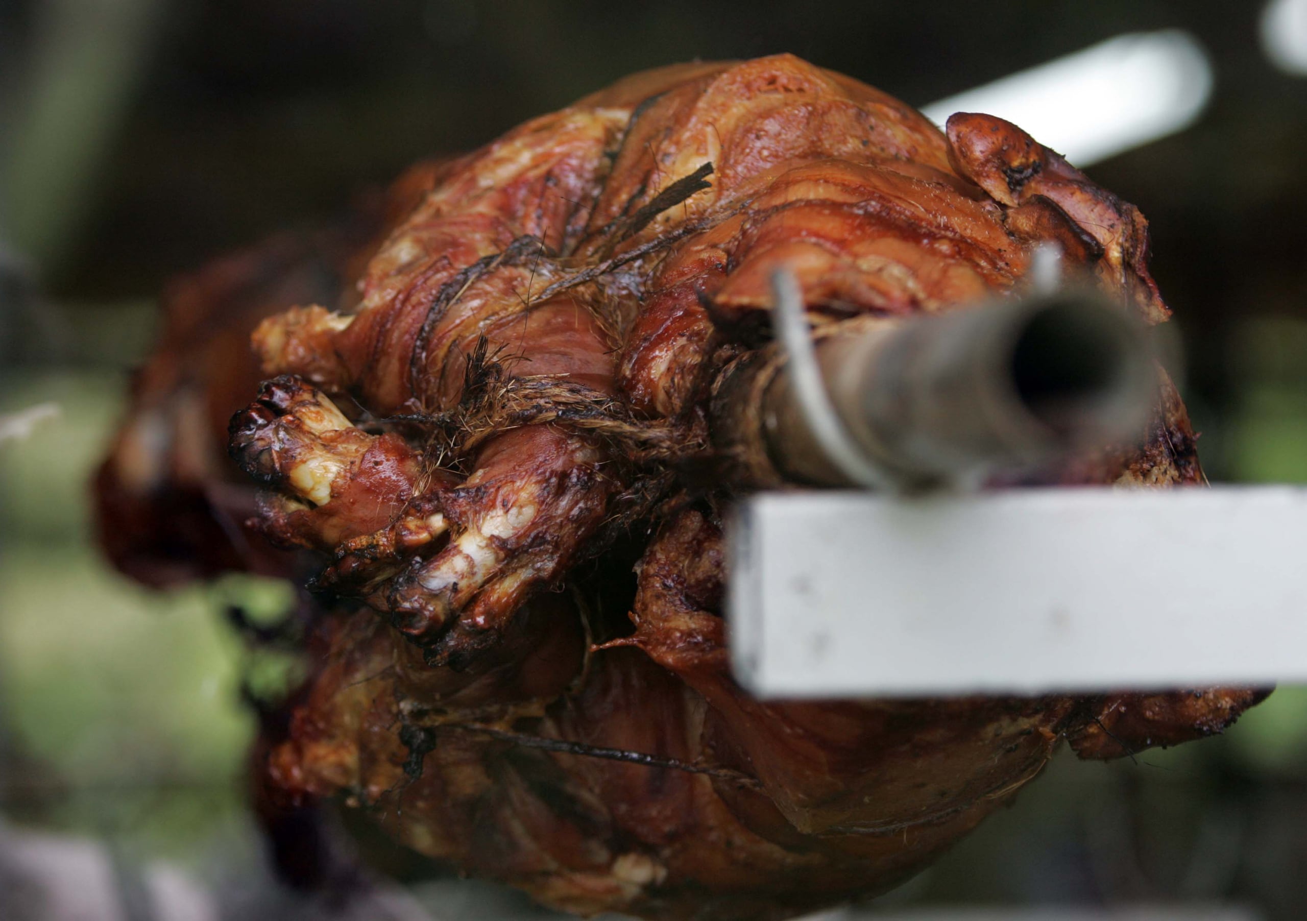 Los consumidores posiblemente paguen más de $13 la libra de cerdo del país.