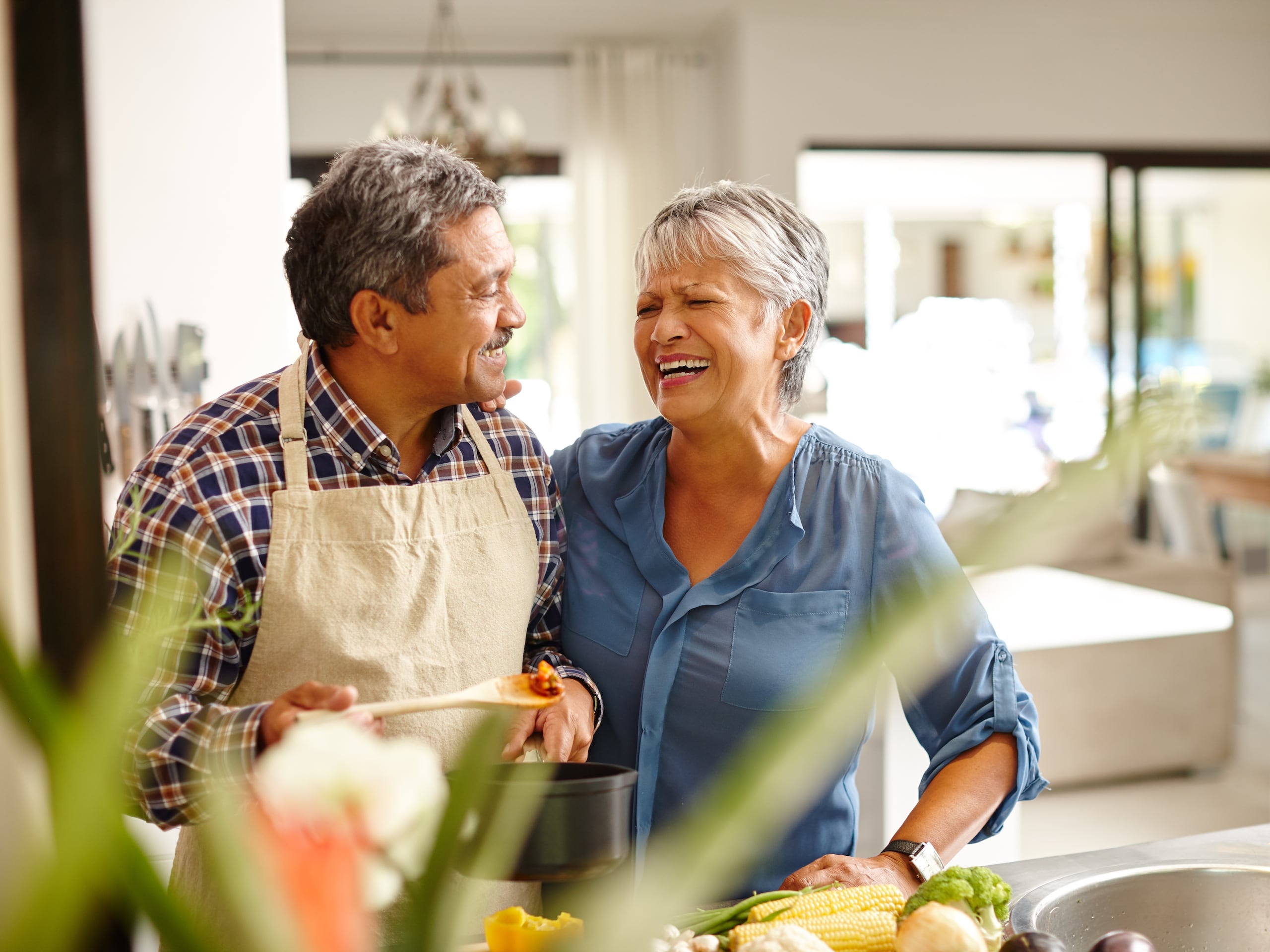 La nutrición intuitiva promueve prestar atención a las señales que nos da nuestro cuerpo respecto a la sensación de hambre o saciedad, tomando en consideración el sabor, la textura y el olor de los alimentos.