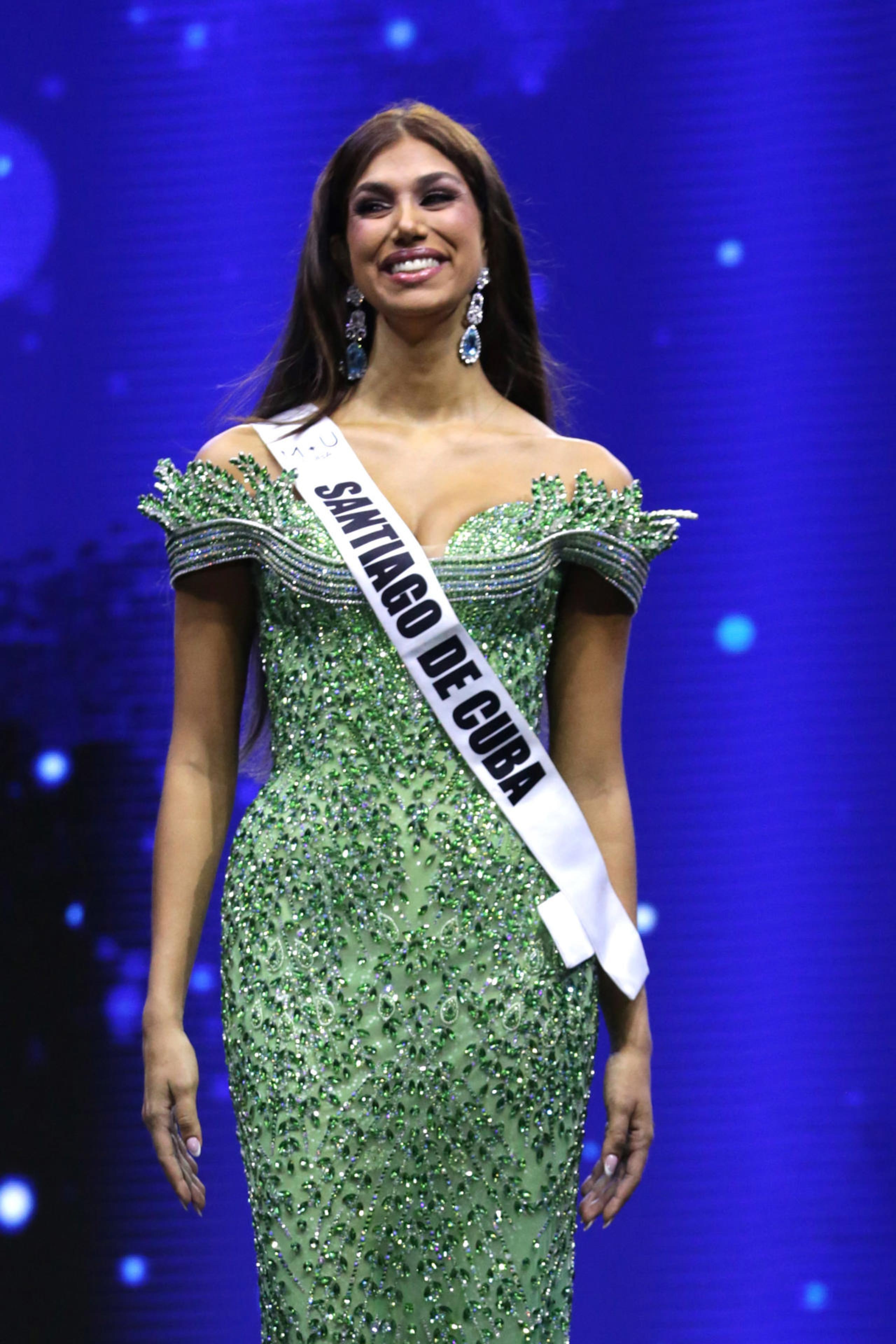 Lina Luaces, la hija de la animadora Lily Estefan, fue escogida en Miami como Miss Universe Cuba 2025.