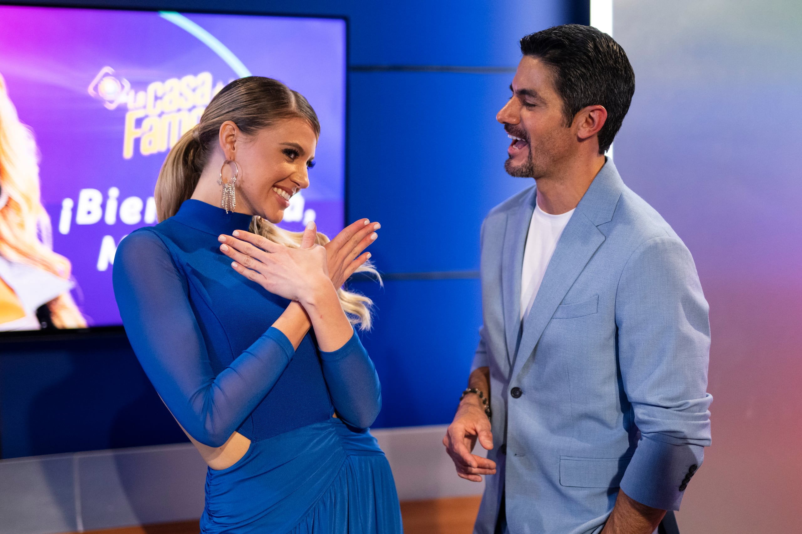 Madison Anderson Berríos junto a José "Pepe" Gámez.