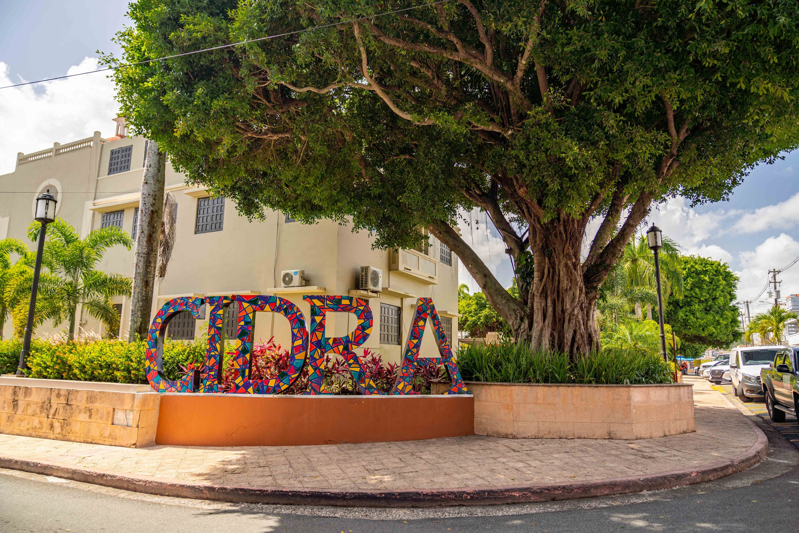 “Selfie Spot” con las letras de Cidra en la Plaza Pública detrás de la parroquia Nuestra Señora del Carmen.