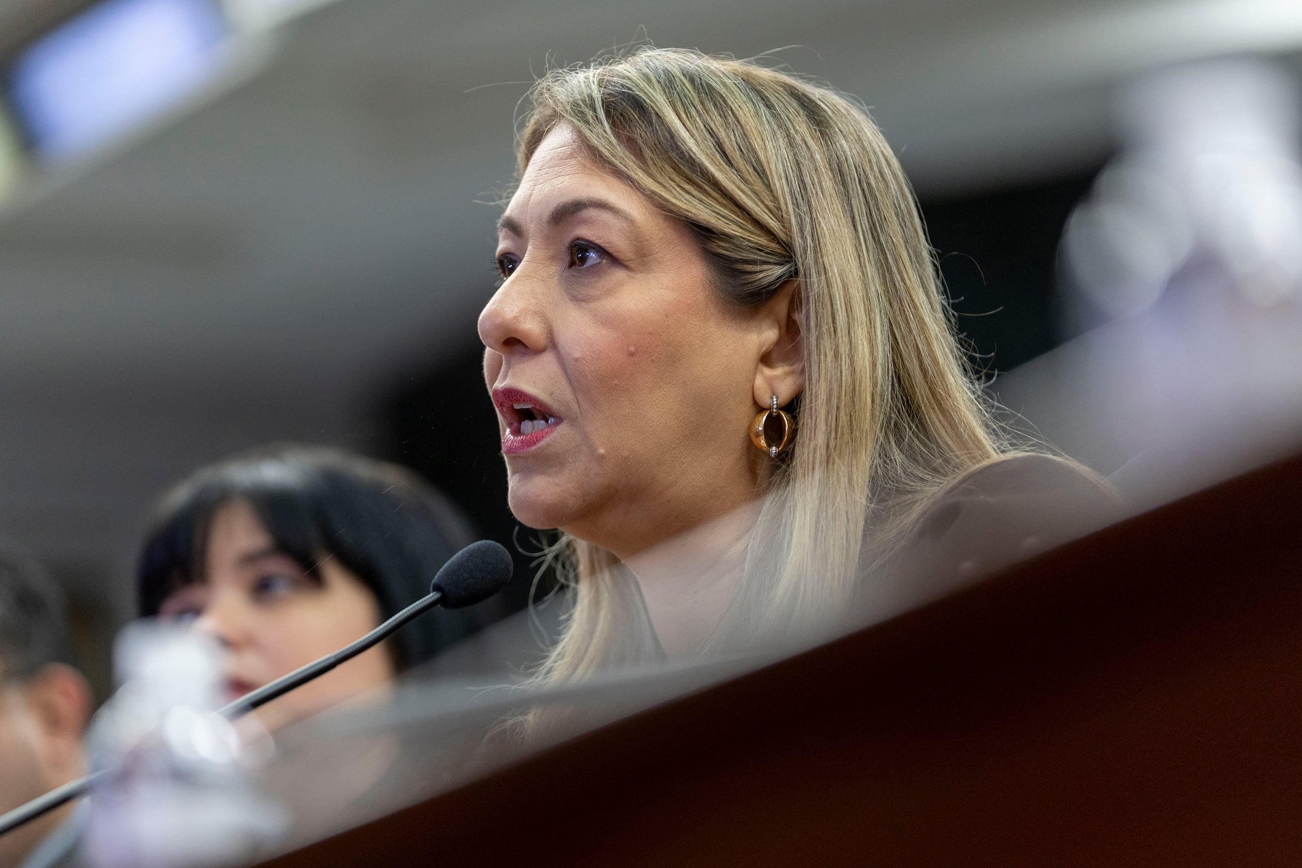 Suzanne Roig, secretaria de la Familia, durante la vista senatorial en la que habló del controvertible contrato a Nola Education. Foto por: Ramón "Tonito" Zayas